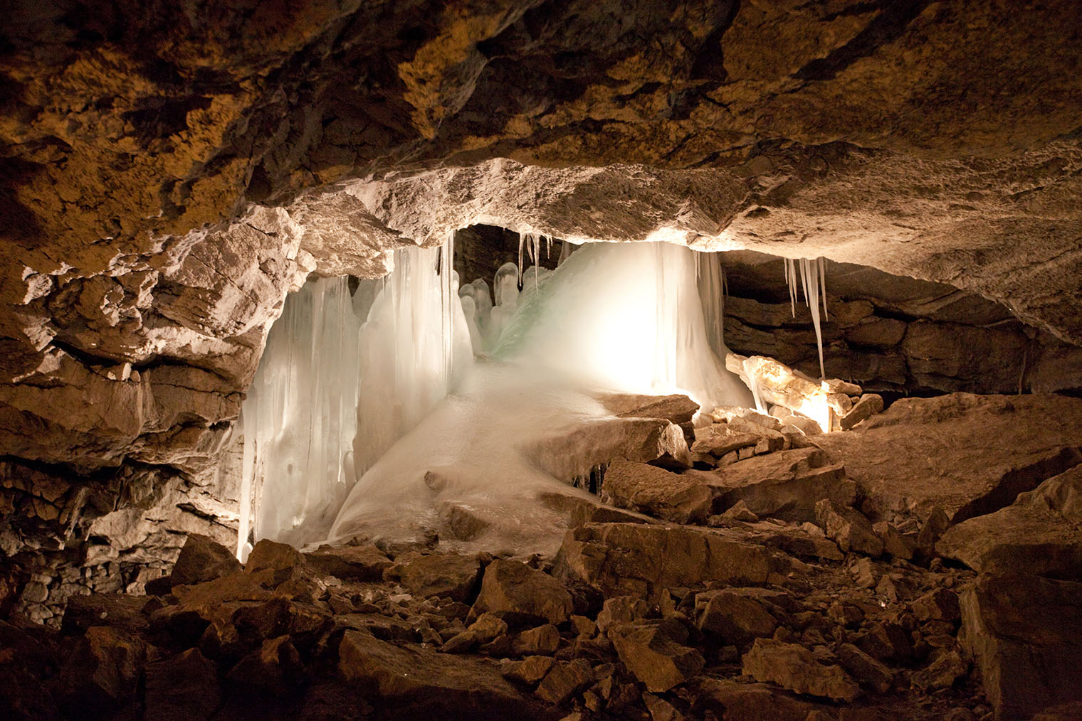 Кунгурская ледяная пещера. Фотография: Ilin Sergey / Shutterstock / FOTODOM