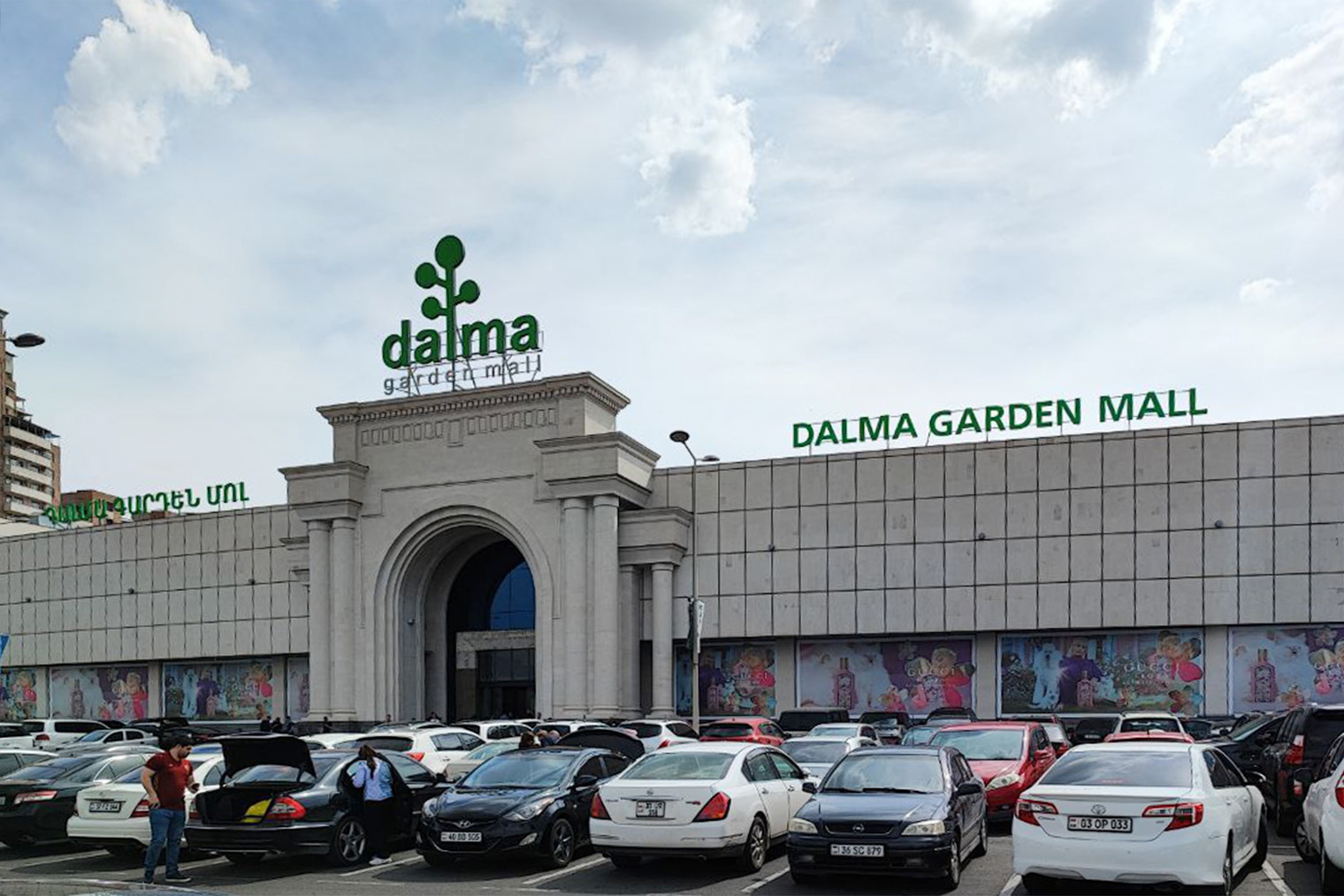 «Далма-гарден-молл» — один из крупнейших торговых центров Еревана. За покупками прихожу сюда