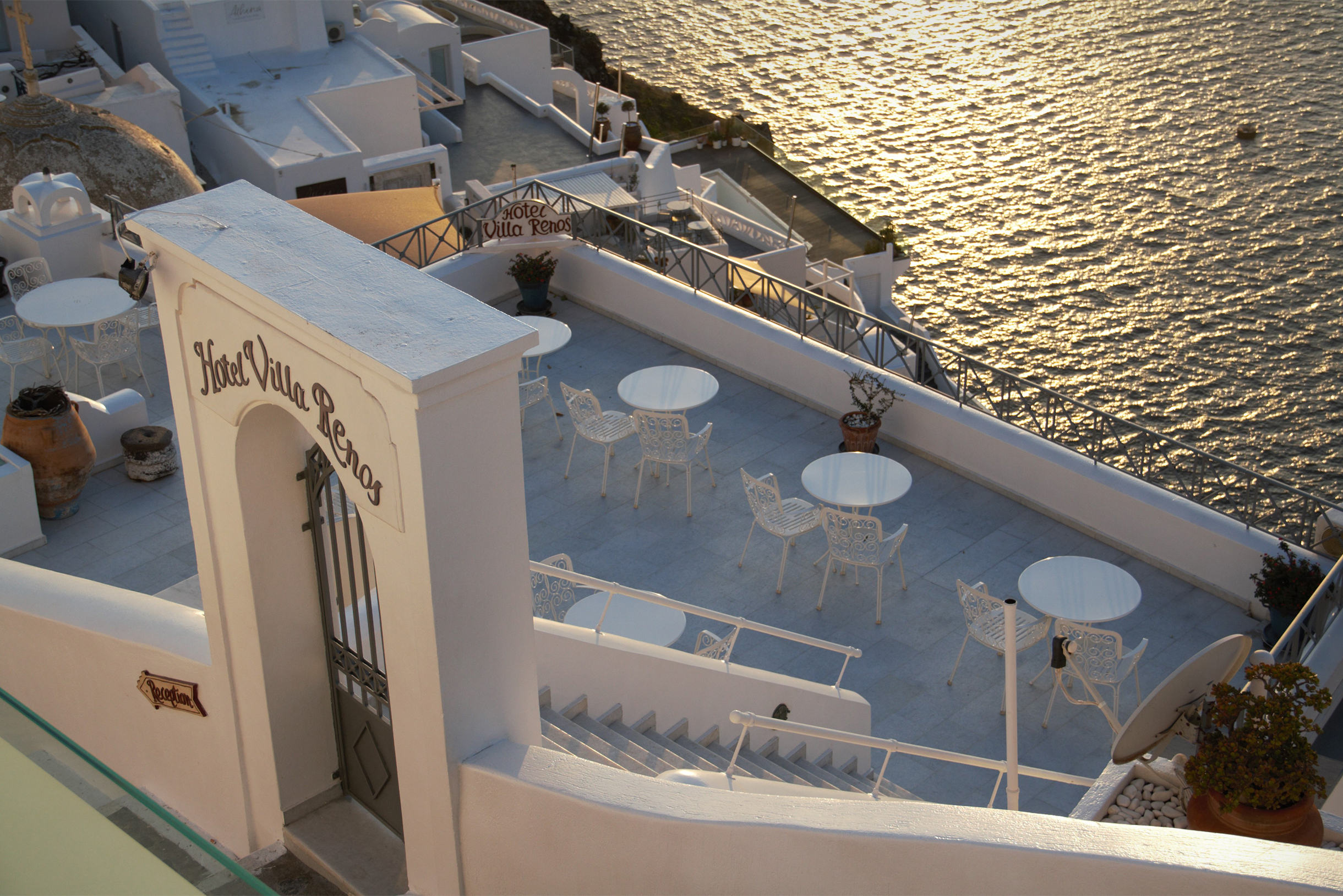 Ноябрь на Санторини считается низким сезоном, даже видовые кафе не всегда работали