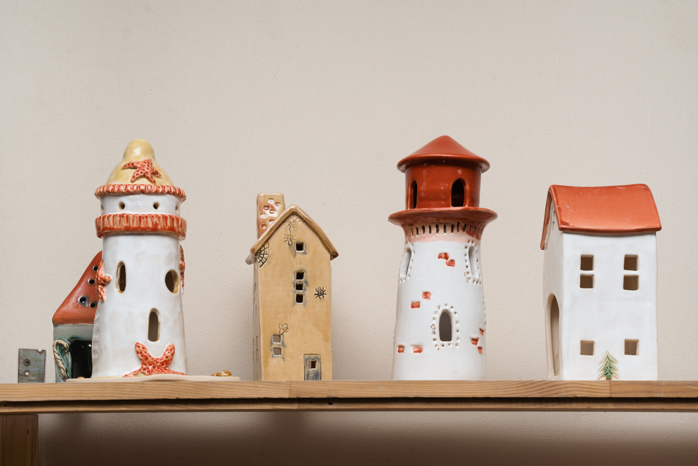 Также у проекта есть волонтеры, которые разделяют его ценности. Например, выпускники психологических факультетов проводят бесплатные консультации