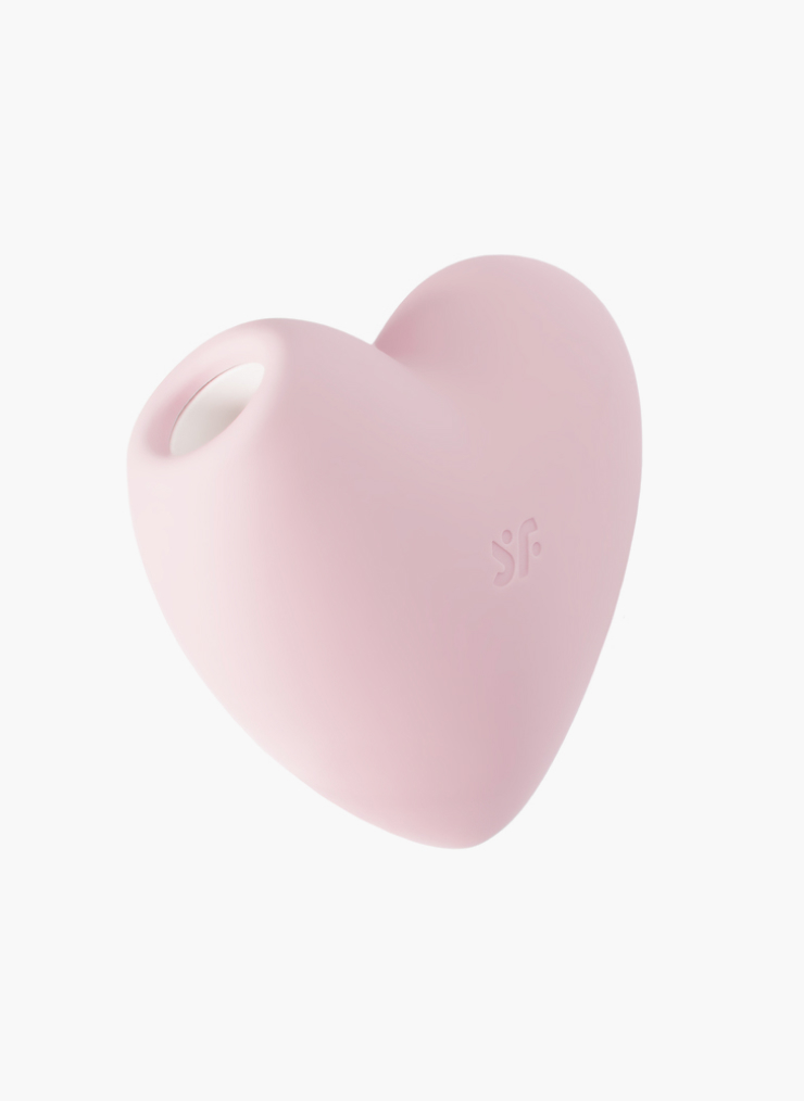 Вакуумный вибратор Satisfyer Cutie Heart. У него небольшой и жесткий раструб. Стоит он недорого — около 3000 ₽. Можно попробовать его как первый клиторальный стимулятор, особенно если у вас небольшой и не очень чувствительный клитор
