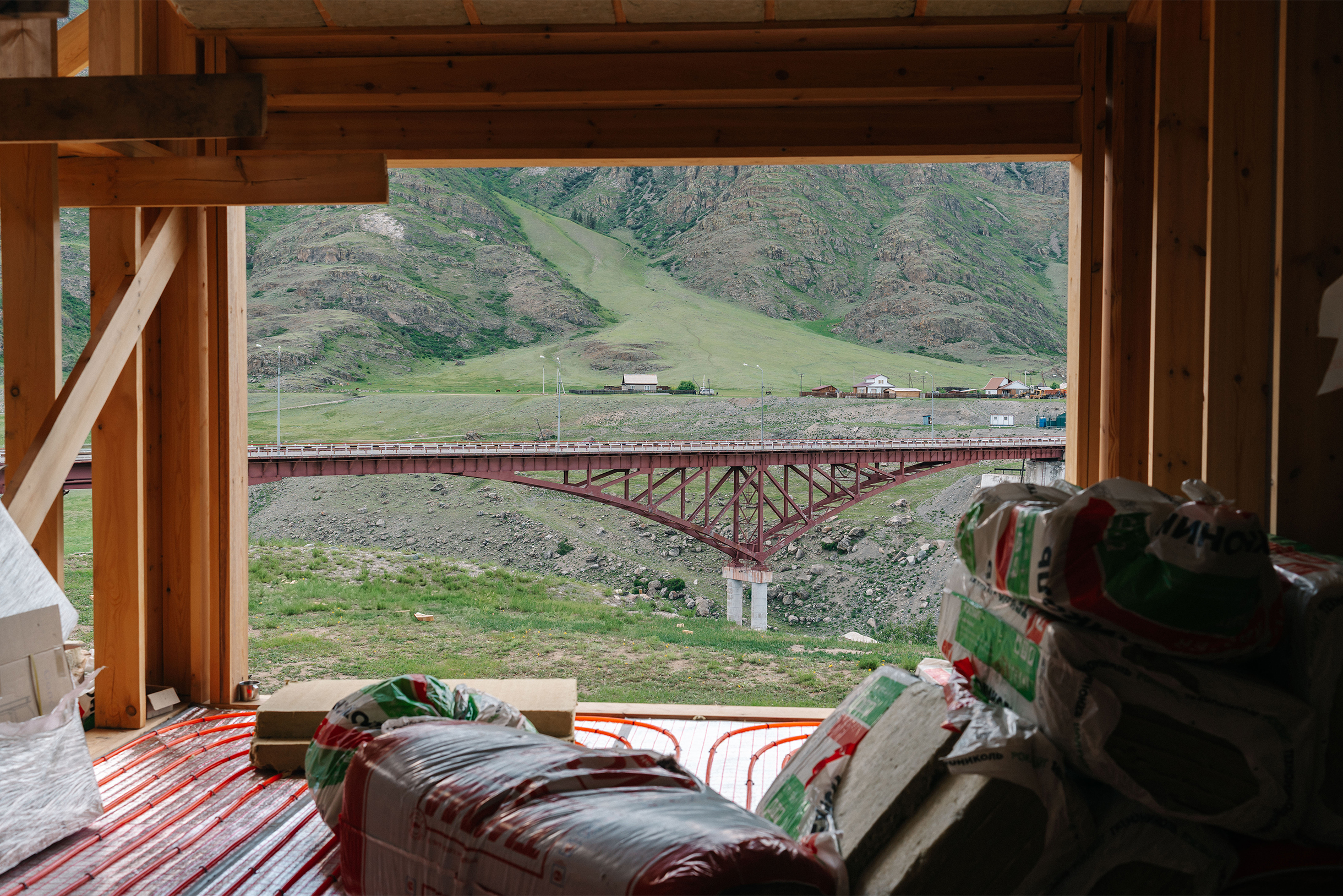 Мы начали нервничать: уже запланировали открытие отеля 1 мая, пригласили знакомых, договорились с блогерами