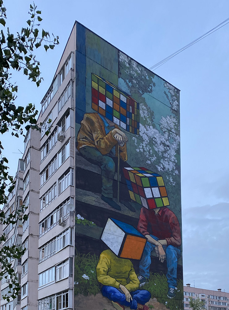 Люди с кубиками Рубика вместо голов. Автор Рустам Qbic из России показал кубик Рубика как символ жизненного опыта и мировоззрения