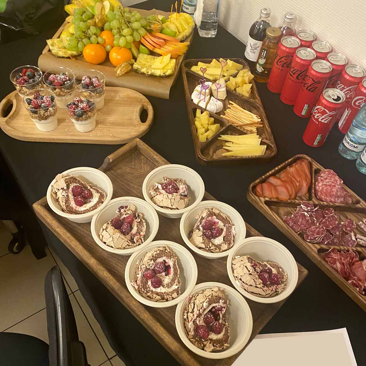 Только посмотрите, какие пирожные! Жаль, что тогда у меня не было аппетита