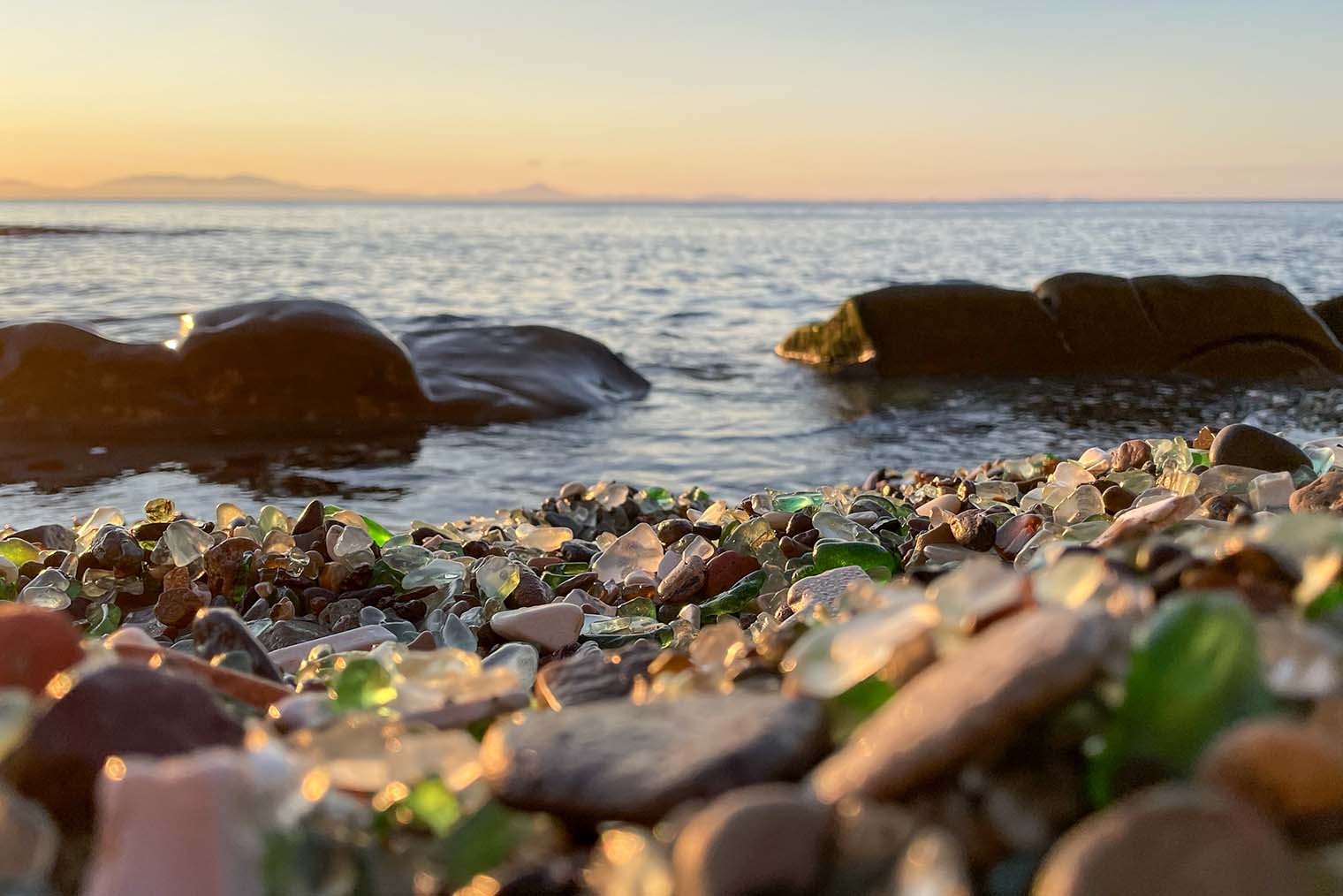 На солнце стеклышки сияют как драгоценные камни. © Мария Кузнецова