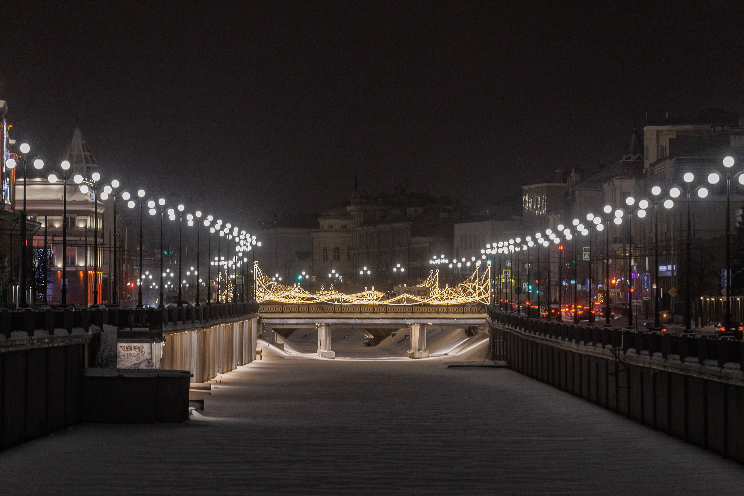 Мосты через Булак традиционно украсили к праздникам