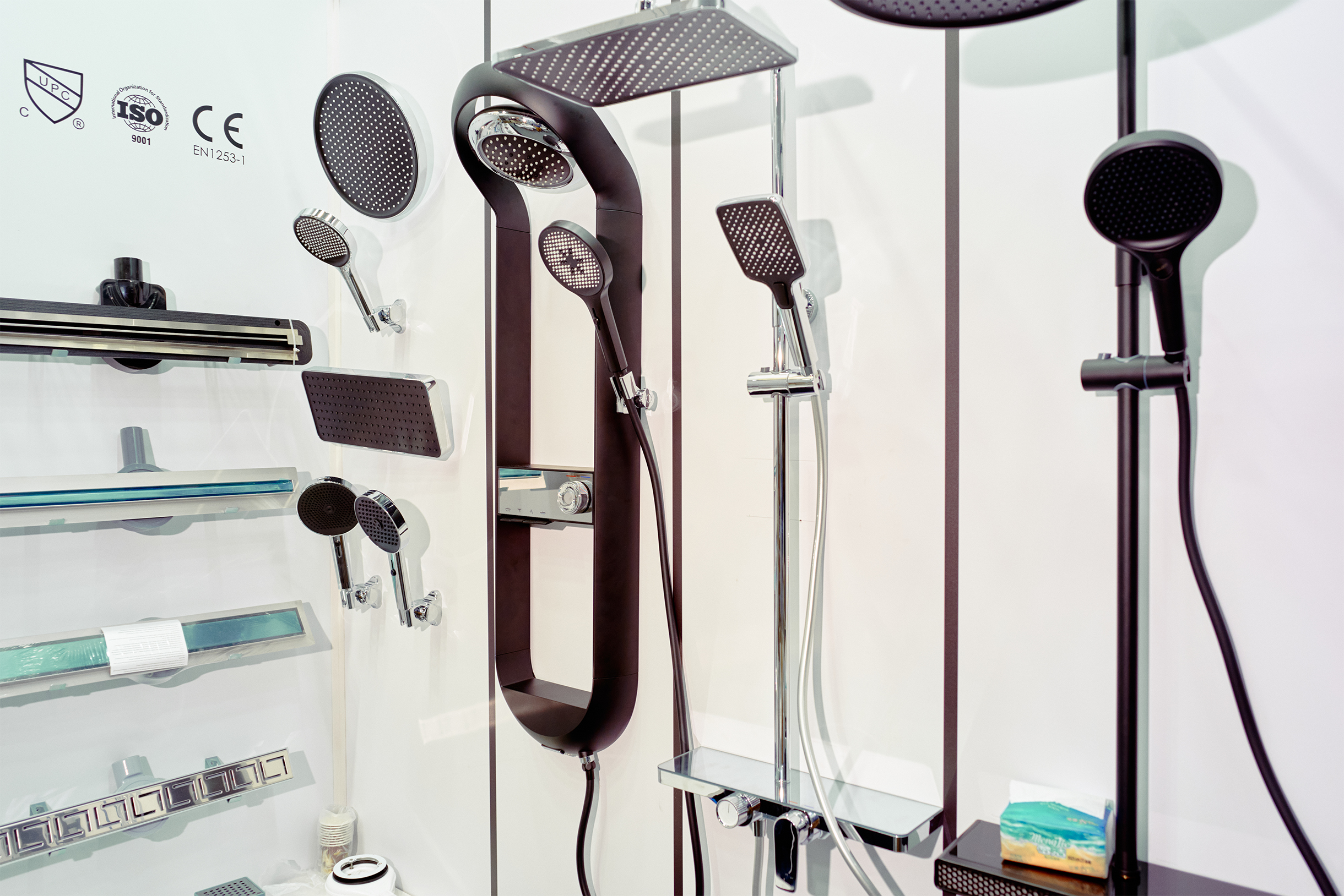 Футуристичные умные души не дадут ошпариться или замерзнуть