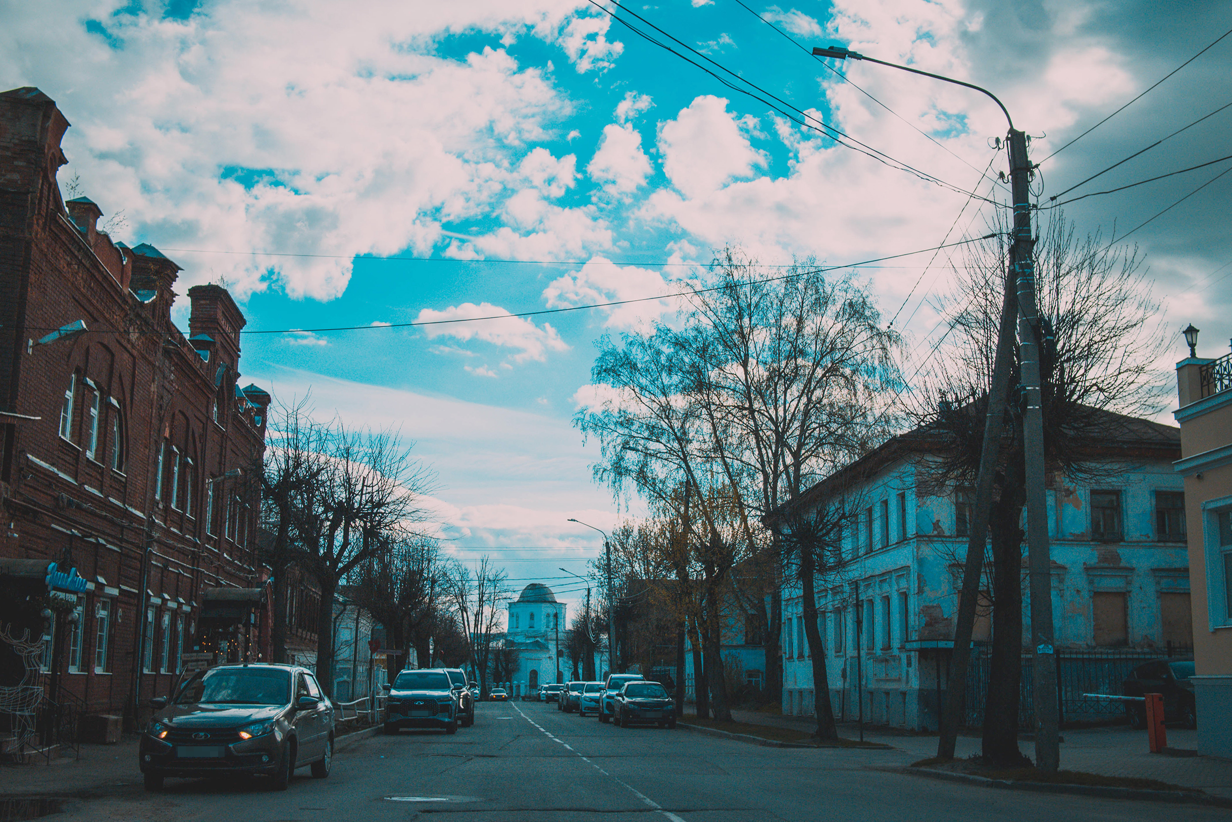 Здание с куполом — планетарий. Нам, к сожалению, побывать там не удалось. Просто знайте, что в Костроме он есть