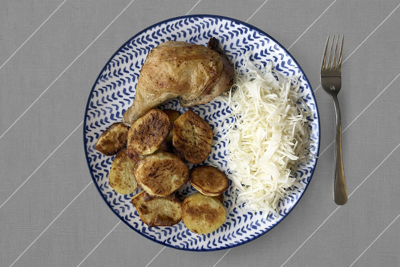 Обед отличался от вчерашнего только овощной составляющей