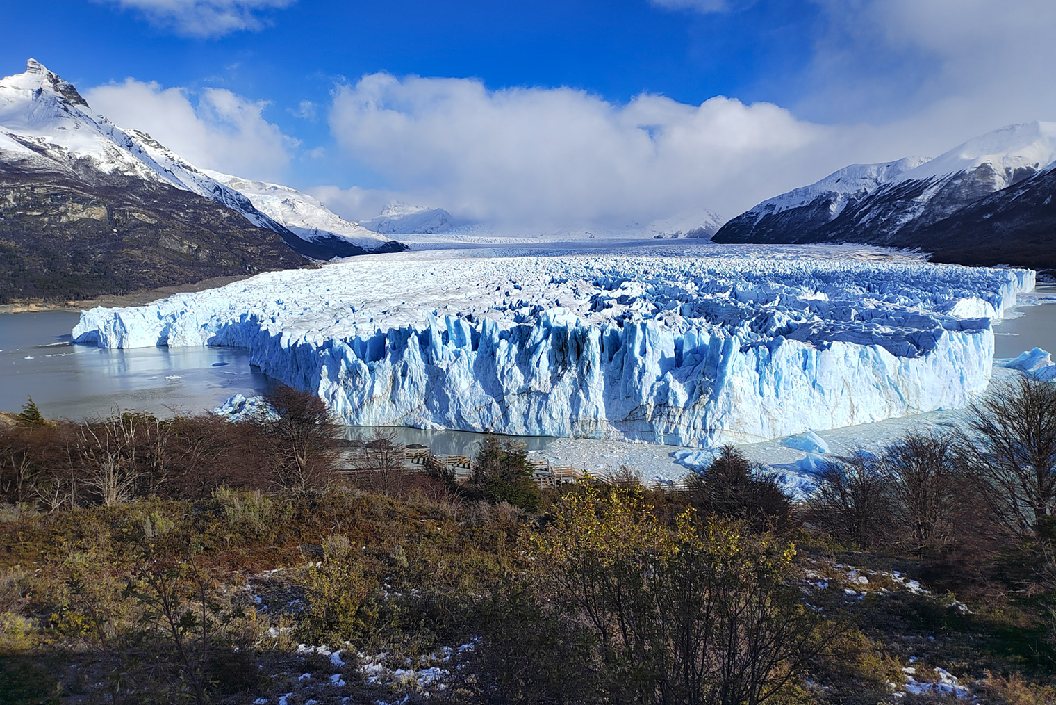 Mirador Perito Moreno — самая известная смотровая. Обзор с нее на ледник — почти на 360 градусов