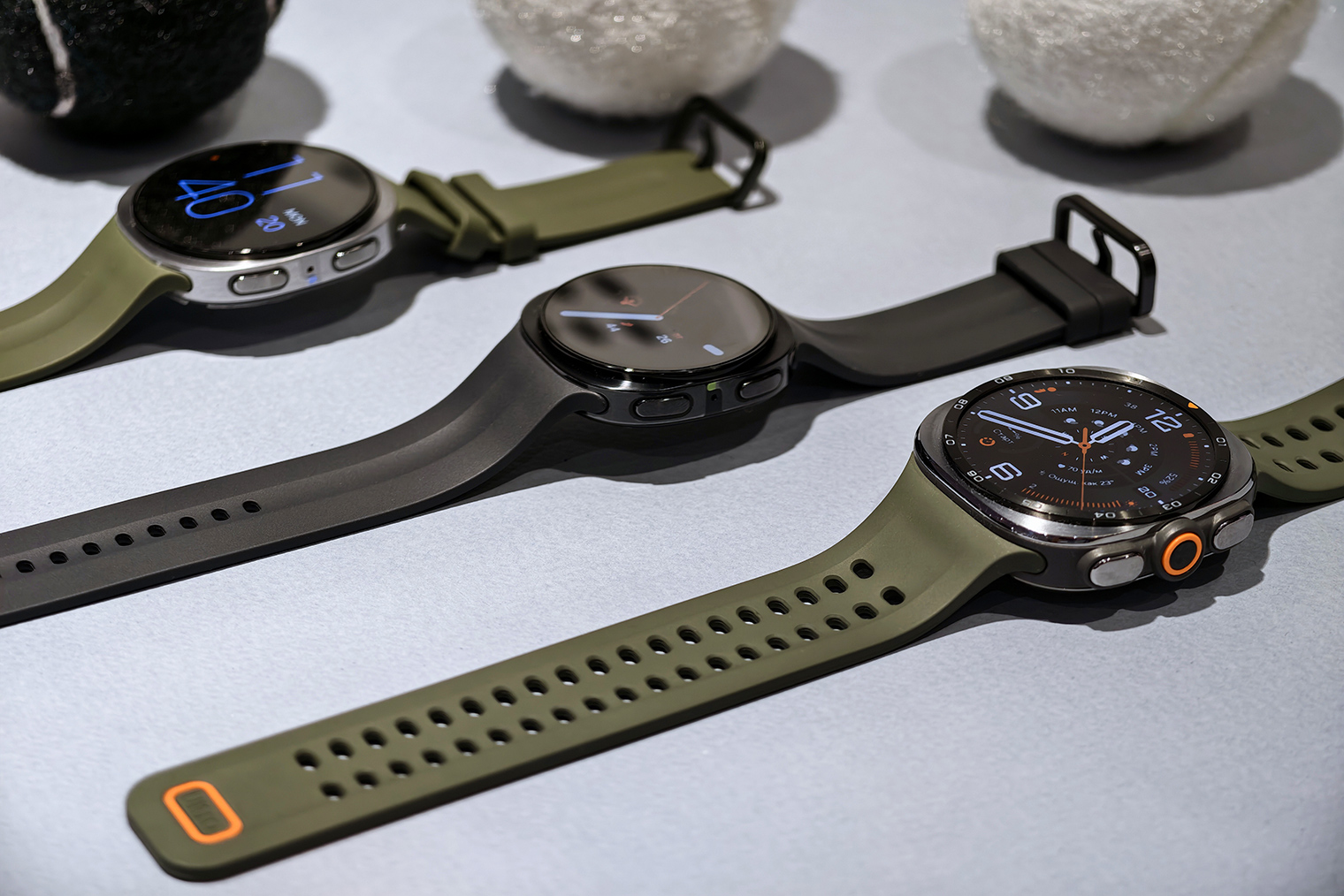 Galaxy Watch Ultra 2 продаются в сером и черном цветах