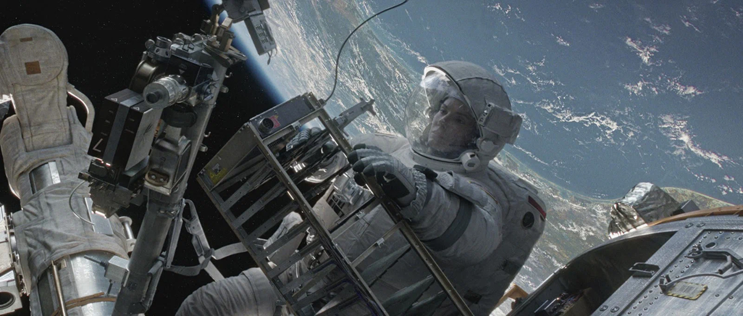 Специально для съемок «Гравитации» были сконструированы приспособления, которые имитировали левитирование героев в невесомости. © Warner Bros. Pictures