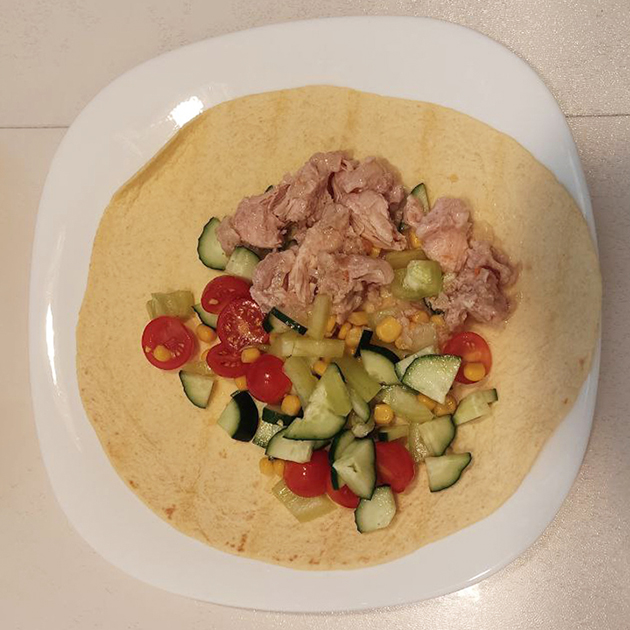 Муж готовит себе такую шаурму