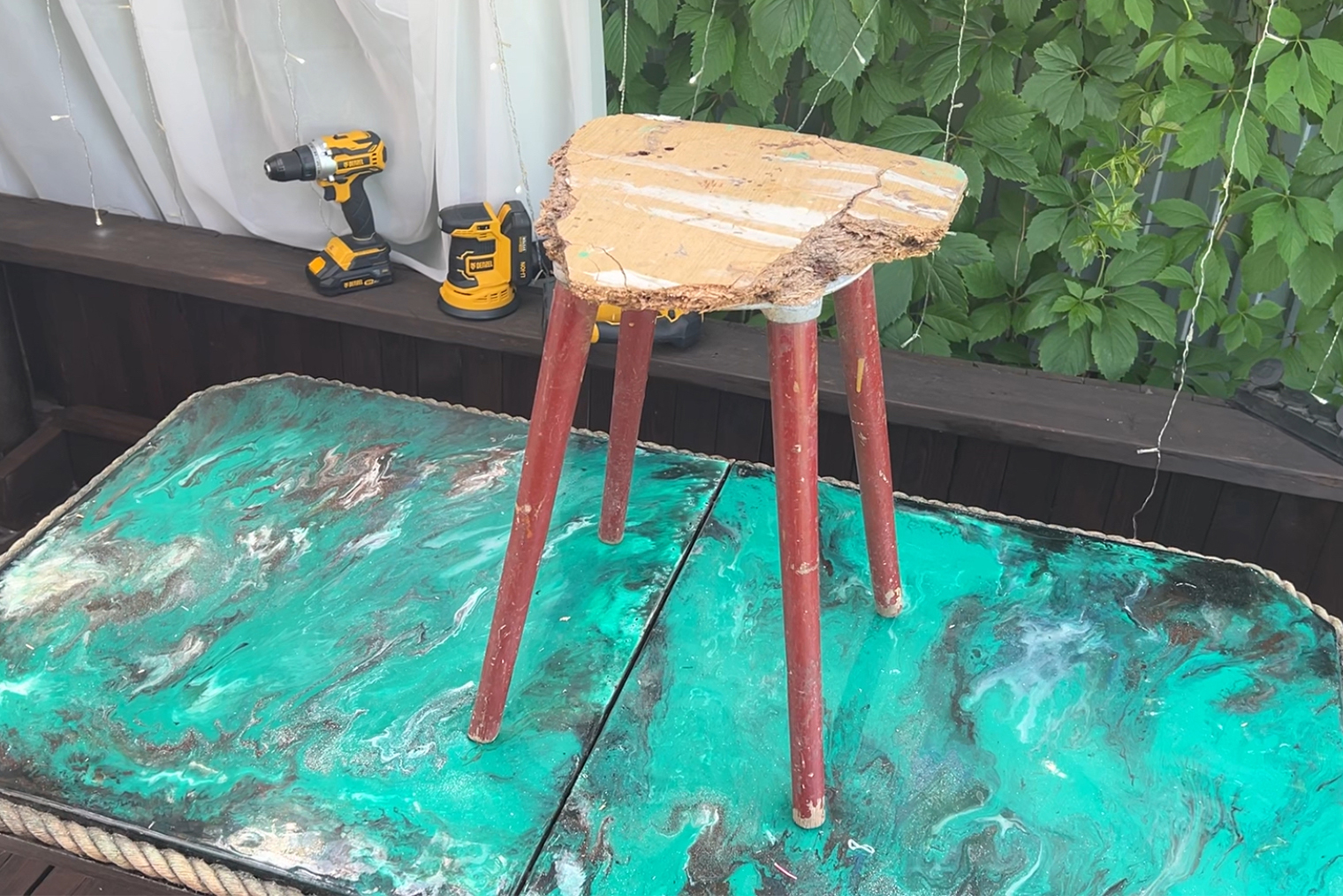 Например, так выглядела старая табуретка