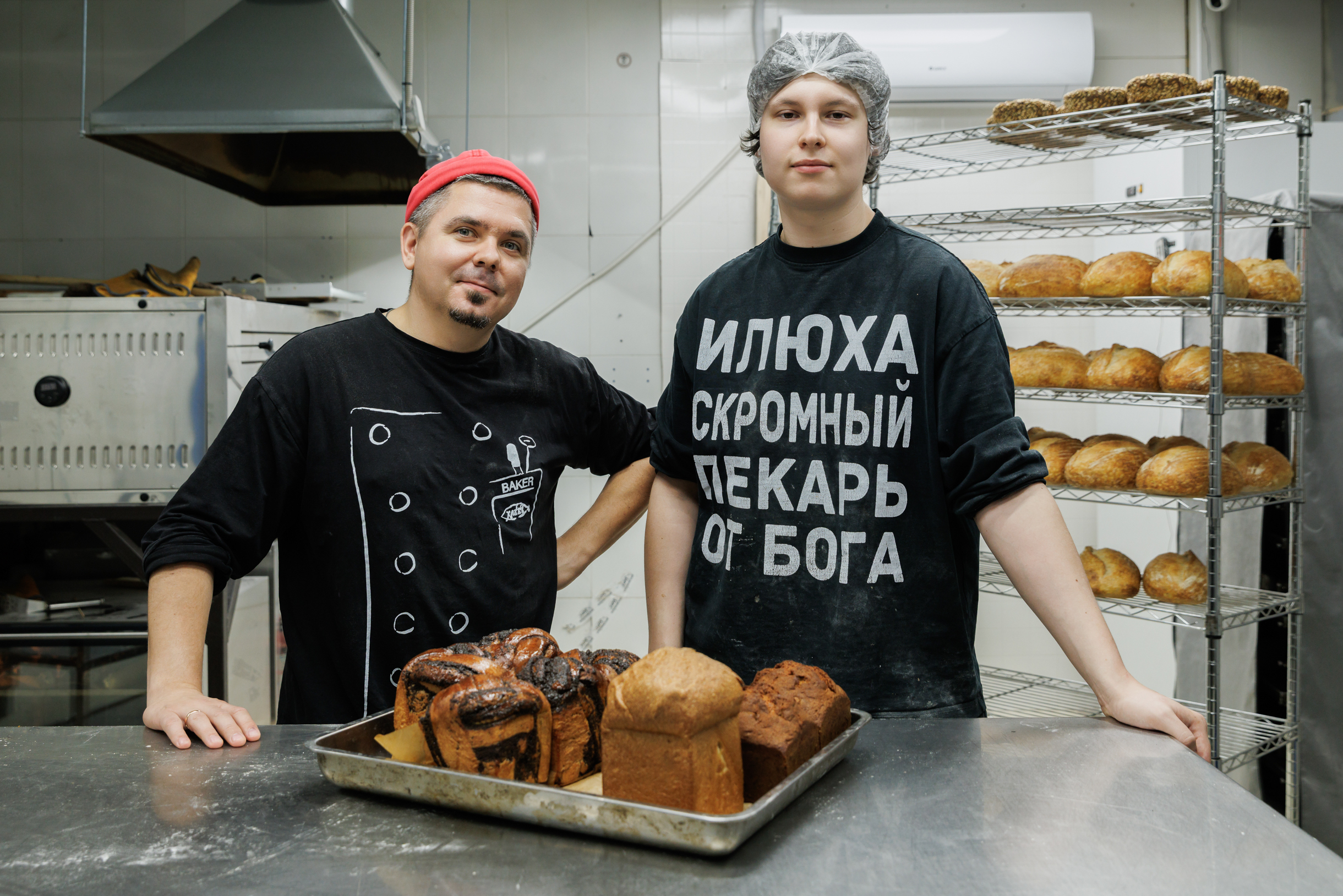 Со мной на фото — Илюха, скромный пекарь от бога
