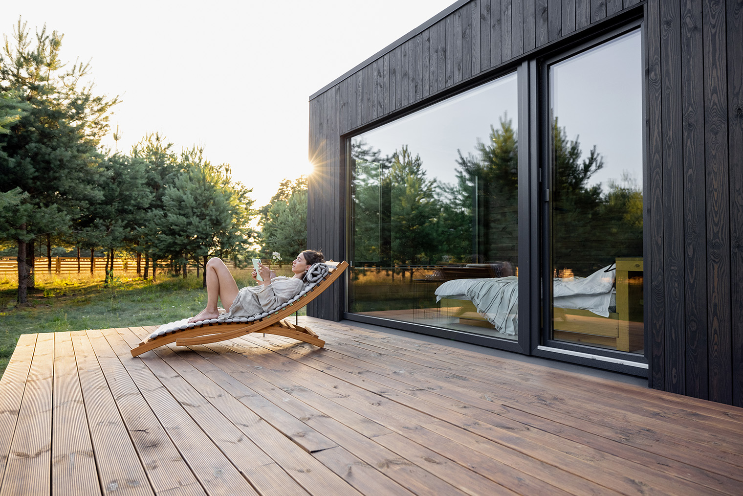 Пристроенная к дому открытая терраса. Фотография: Artazum / Shutterstock