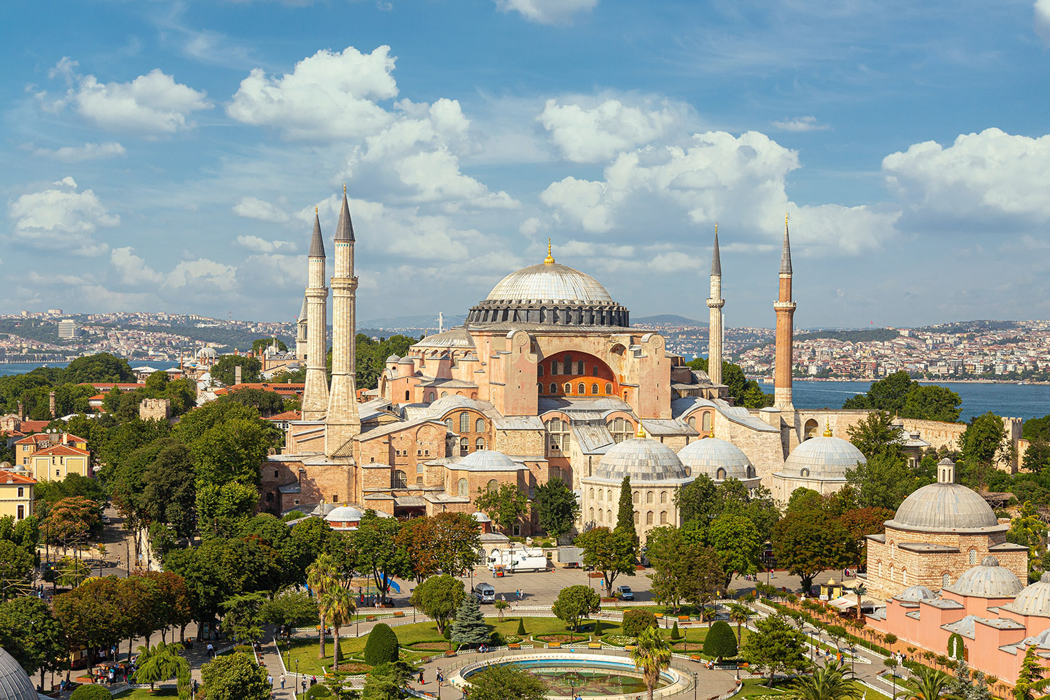 В 2020 году Айя София из музея снова стала мечетью. Фотография: Duman Stock / Shutterstock / FOTODOM