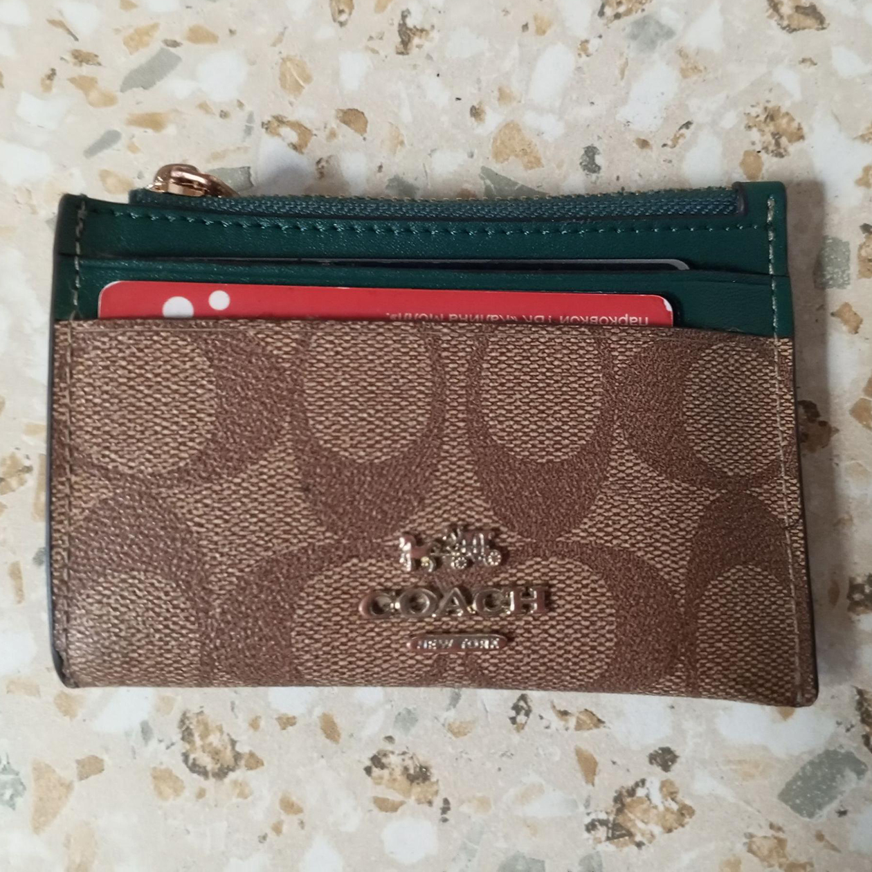 Моему картхолдеру Coach полтора года, а он как новый