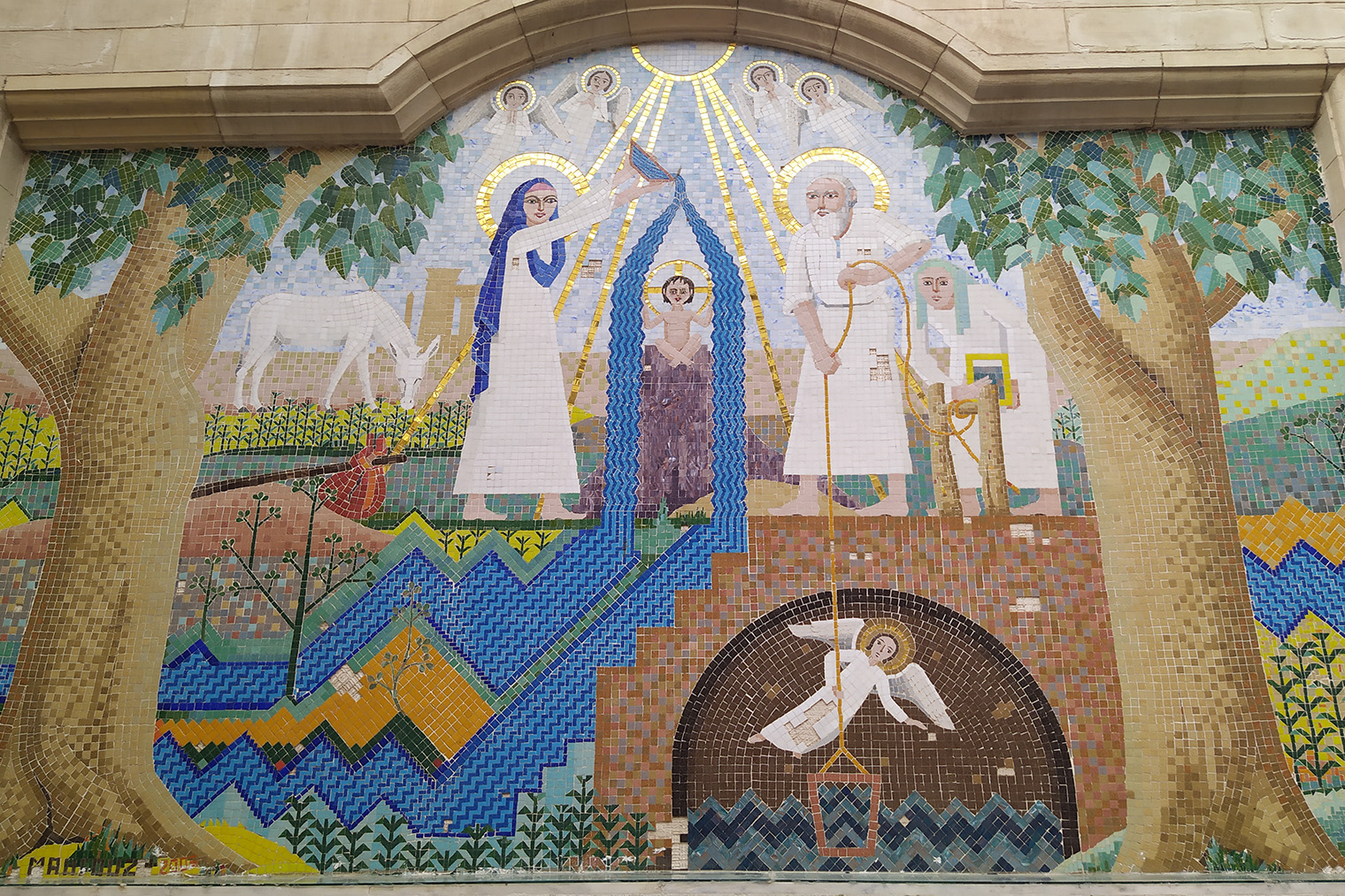 Мозаика на стенах церкви