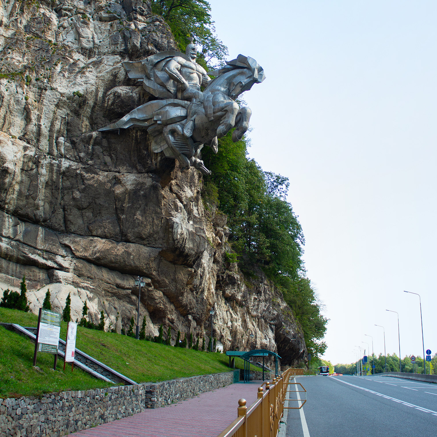 Скульптуру установили в 1995 году