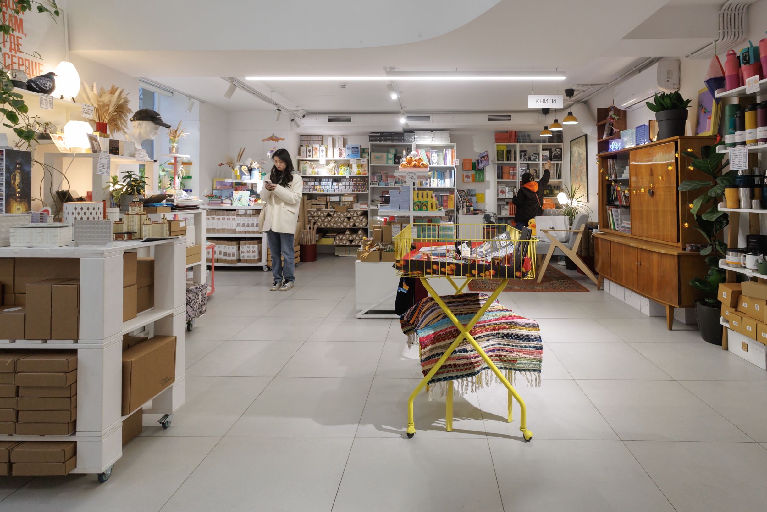 Изначально пространство было поделено на множество маленьких комнат