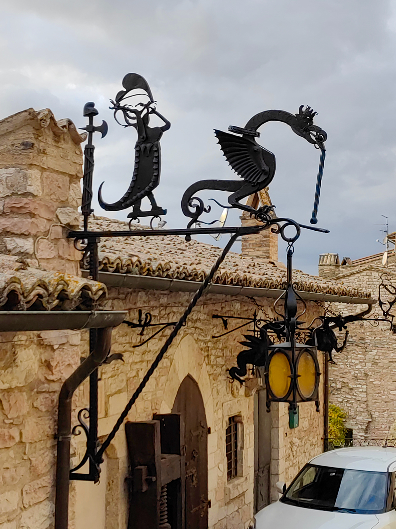 Прекрасное, вызывающее улыбку народное творчество в Ассизи