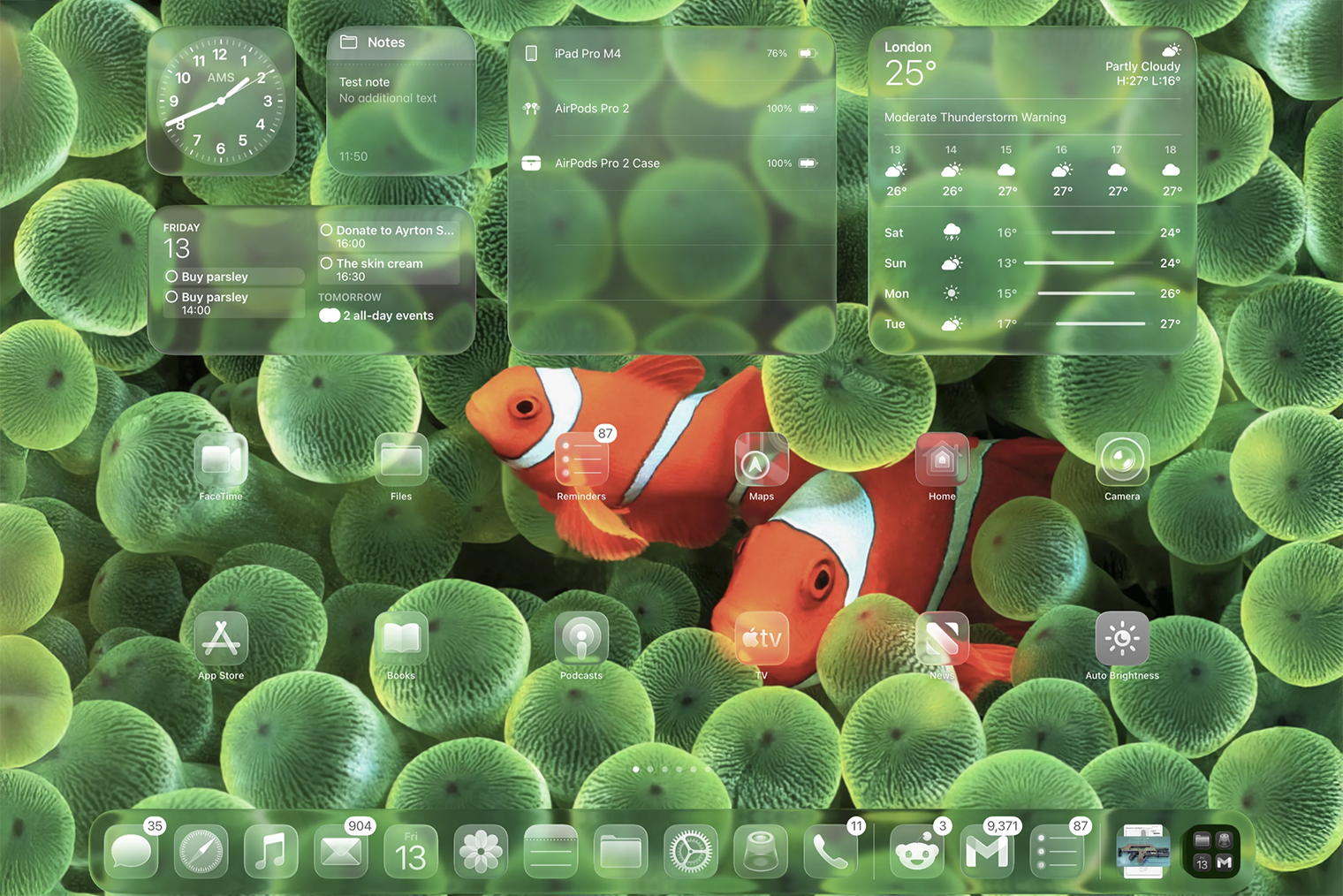 MacOS 26 с отчетливыми вайбами Frutiger Aero. © FrutigerAero / Reddit