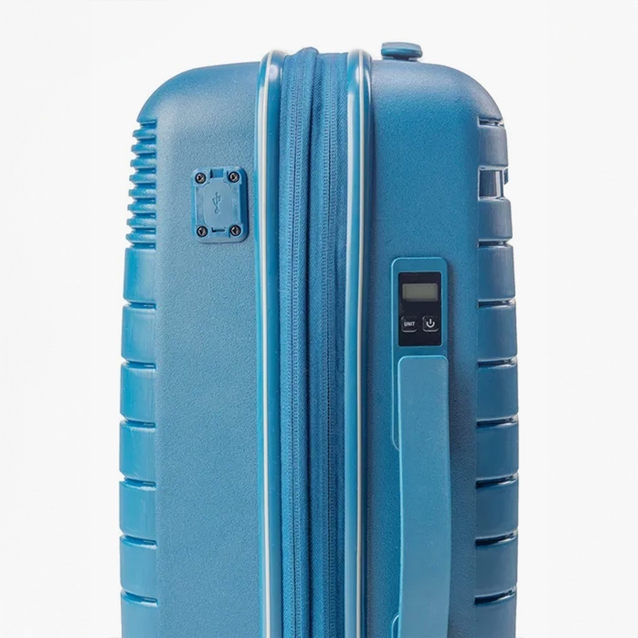 В чемодане Neebo есть встроенные весы и USB-порт. Вариант для ручной клади стоит около 14 000 ₽. Источник: ozon.ru