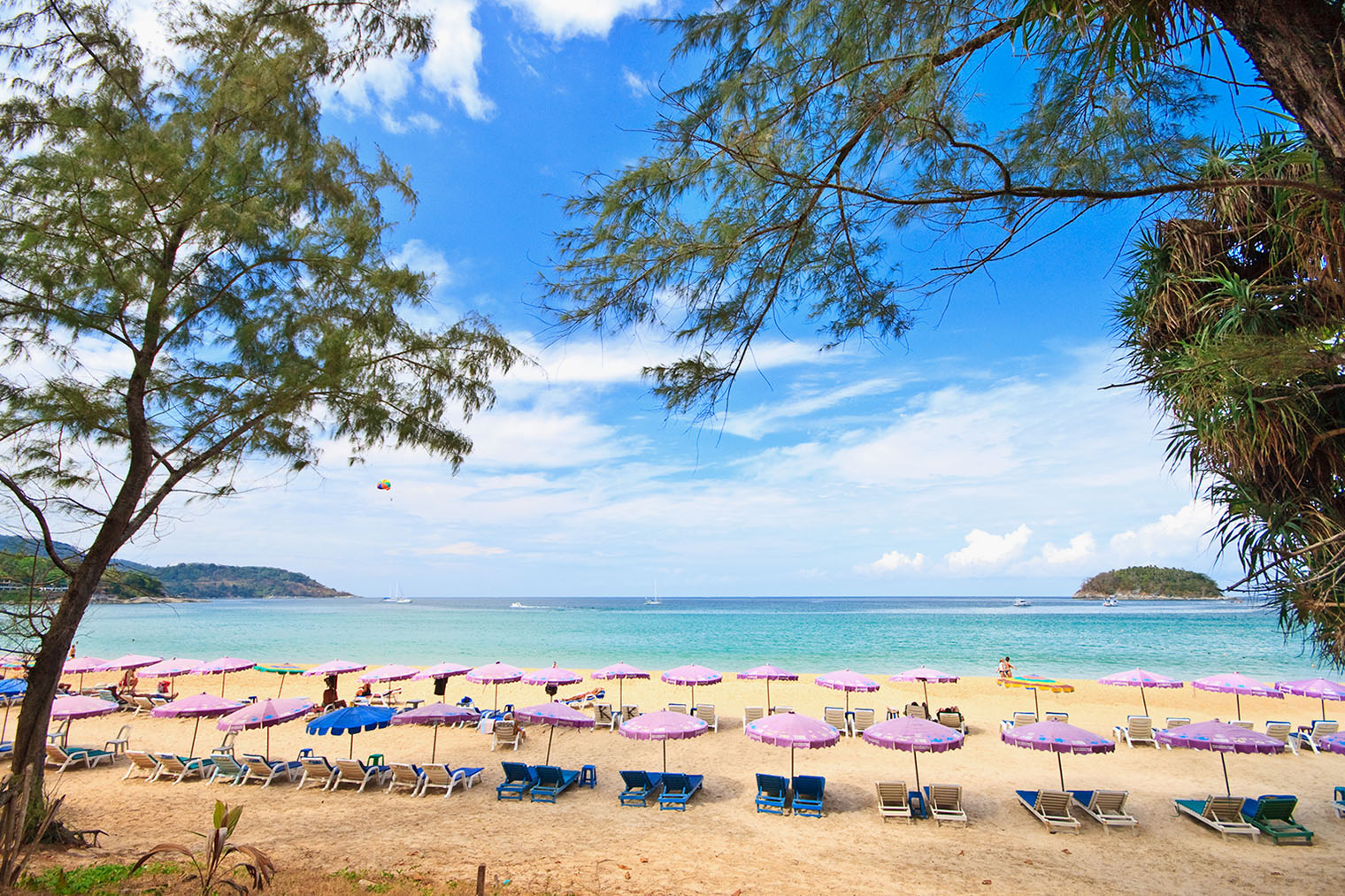 Пляж «Ката». Фотография: puwanai / Shutterstock / FOTODOM