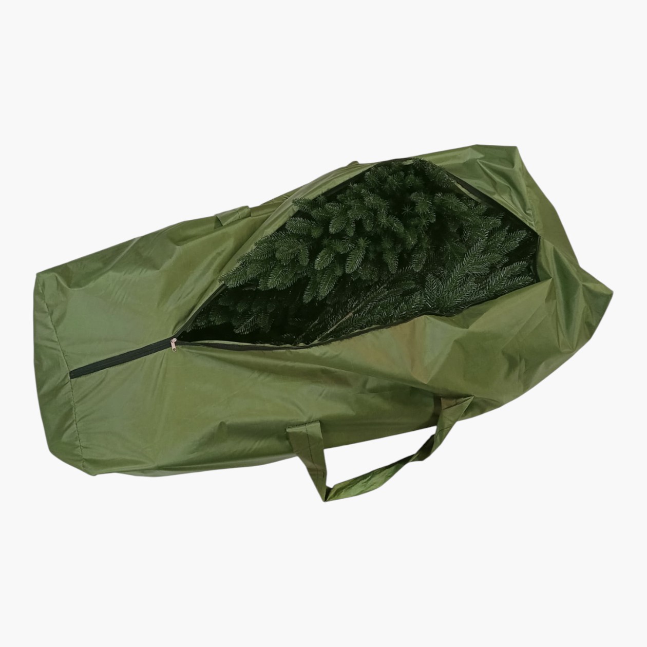 Елку можно сложить в специальный чехол. Источник: ozon.ru