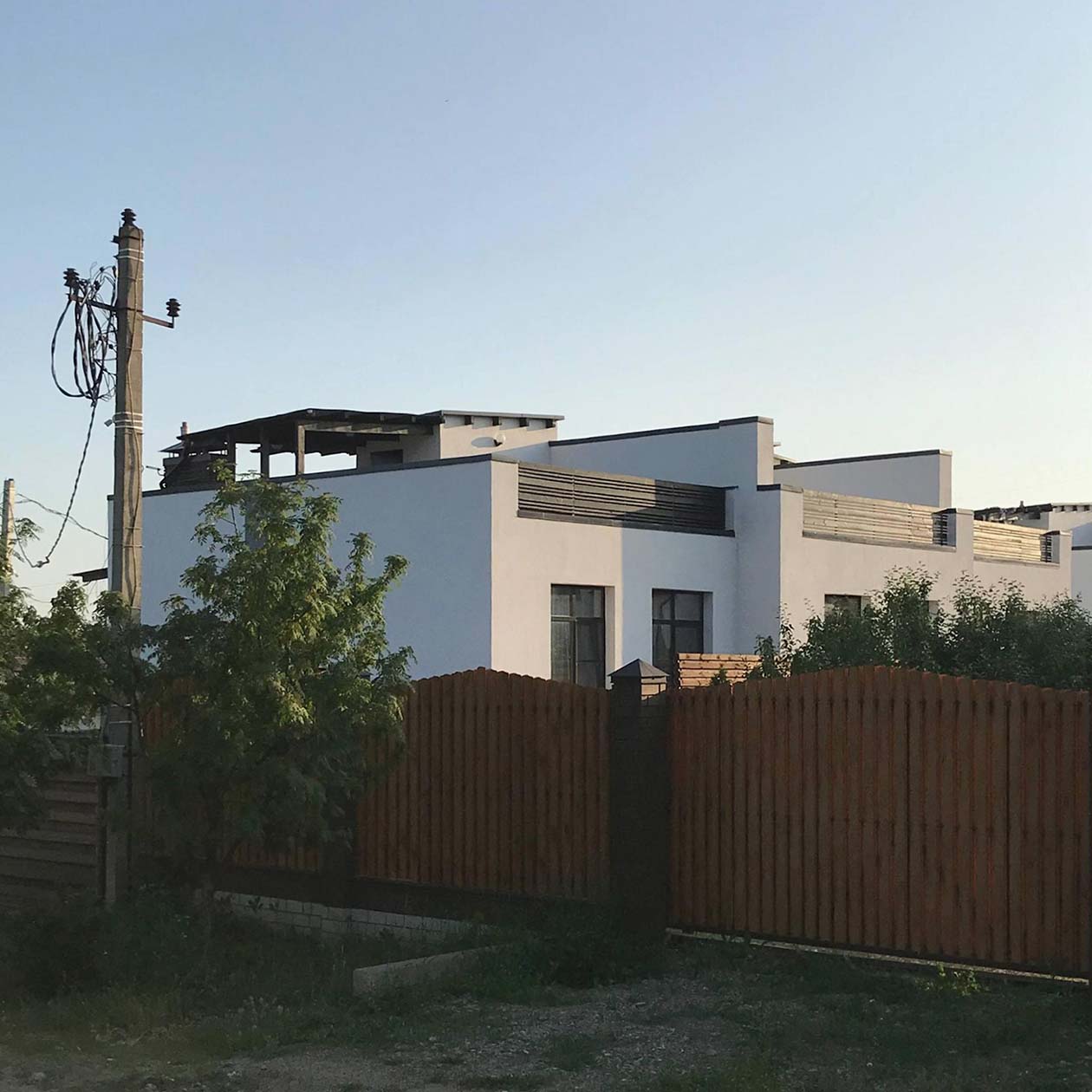 Застройка таунхаусов в районе с закосом под джапанди