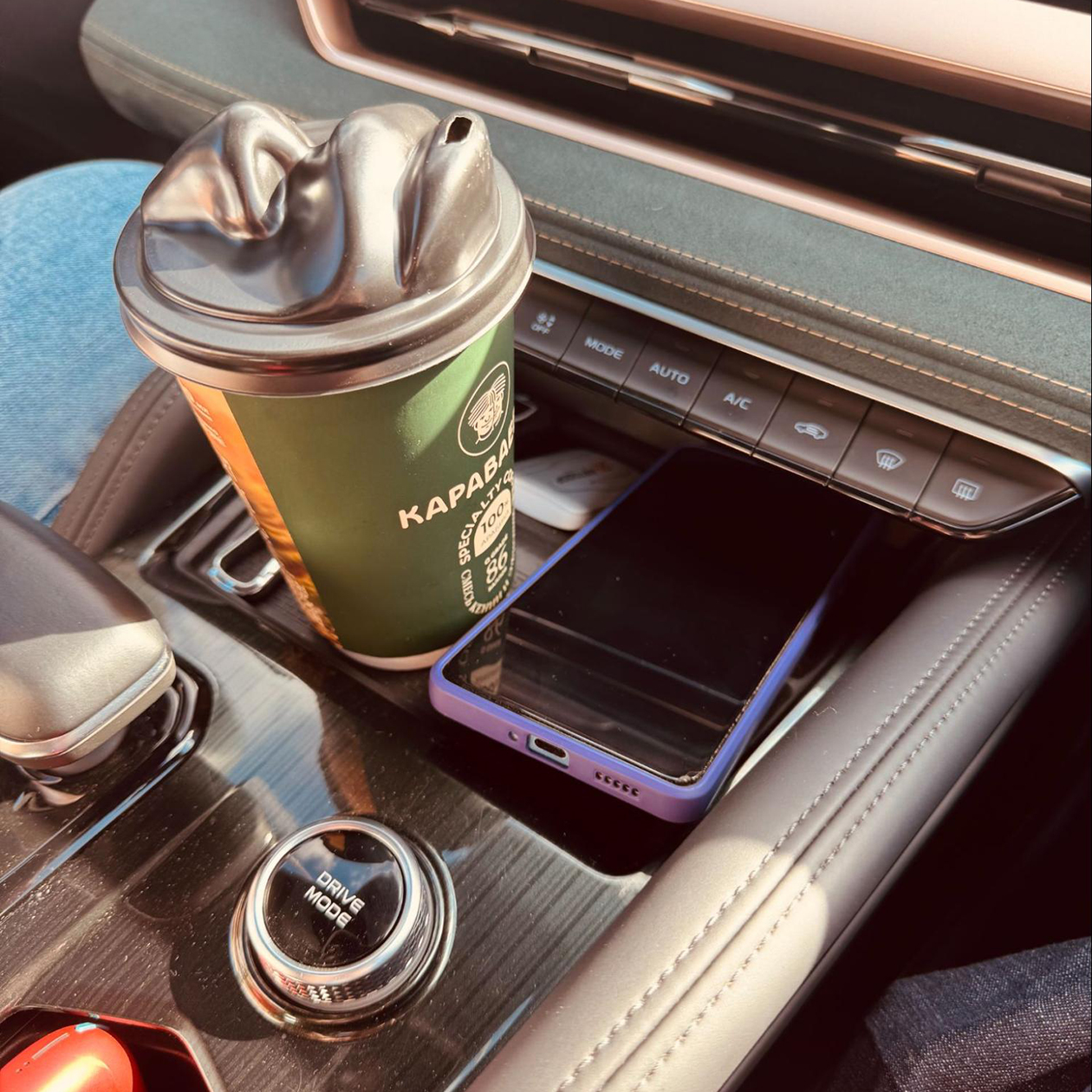 По дороге на объект заехали за кофе