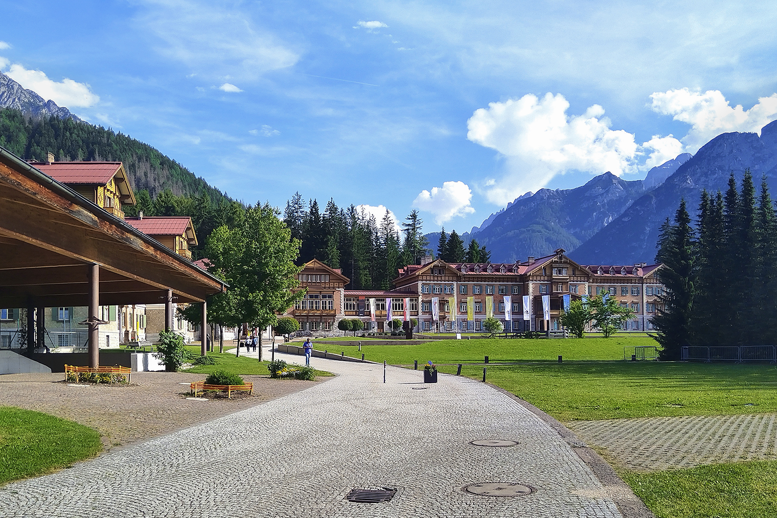 Территория гостиницы Guesthouse Cultural Center Gustav Mahler в Доббиако