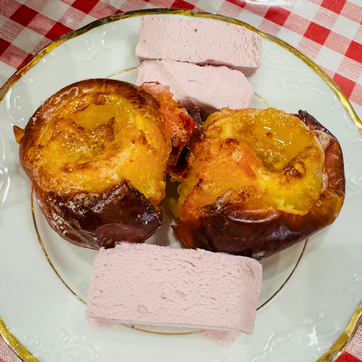 На десерт у меня запеченные яблоки и мороженое