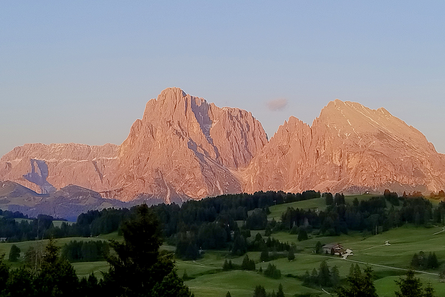 Вид с крыши отеля Camera Alpe di Siusi