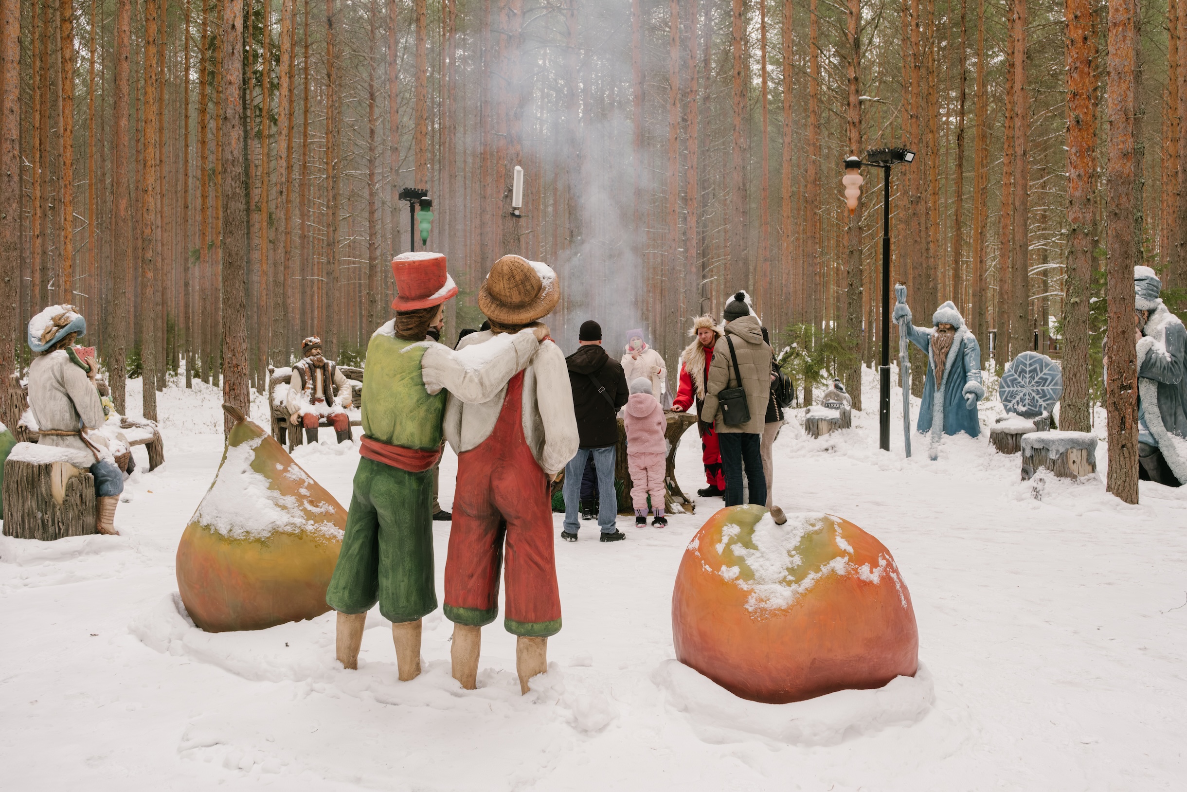 А это уже поляна Двенадцати месяцев