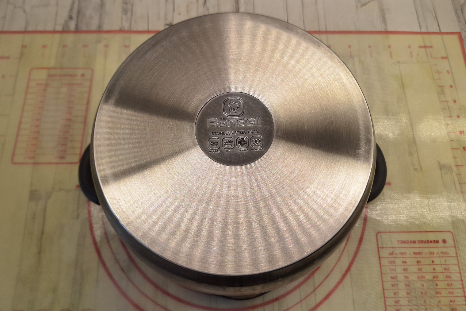 Меламиновая губка стерла нагар буквально за несколько минут