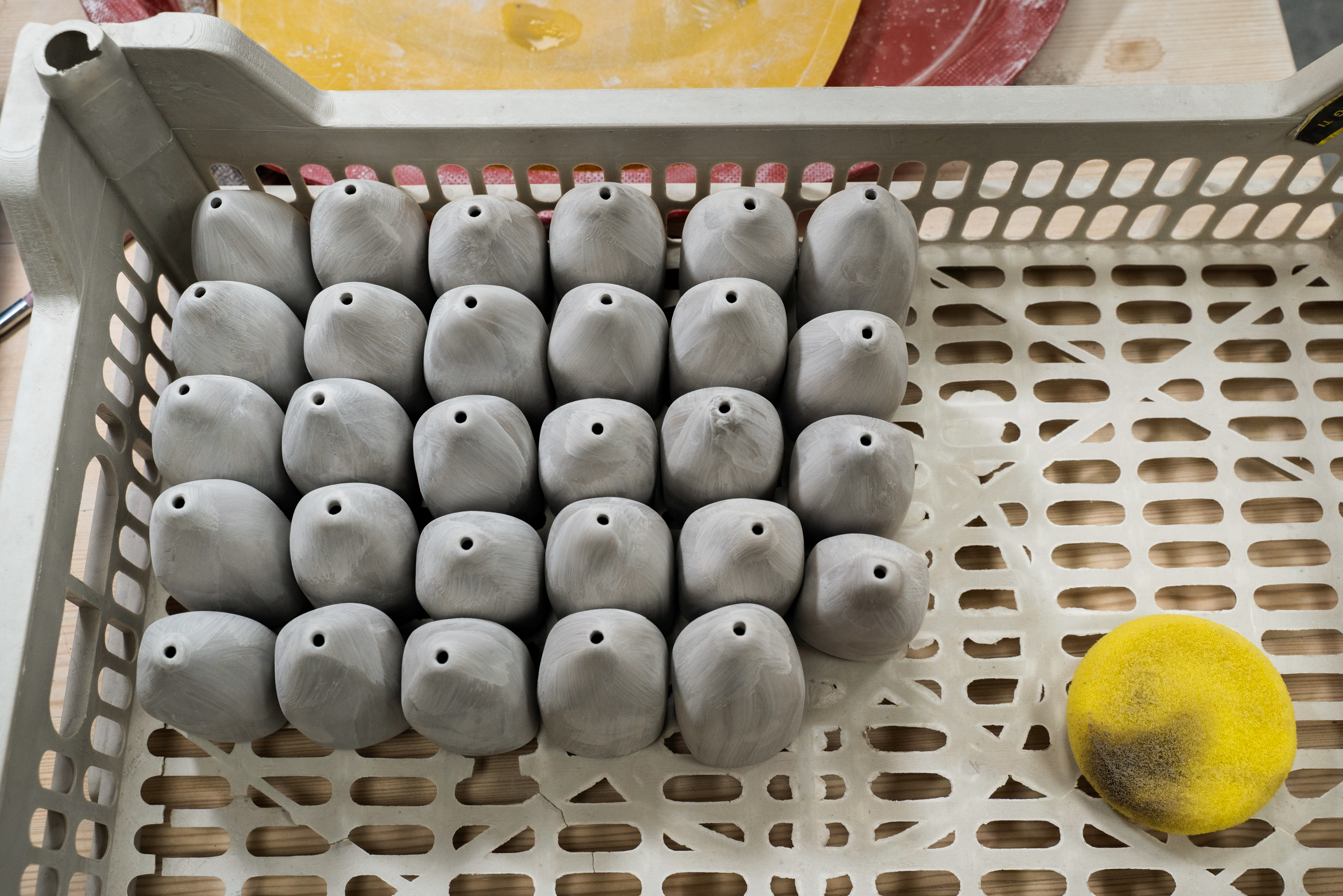 Самые дорогие, керамические блюда, стоят по 5 000—6 000 ₽