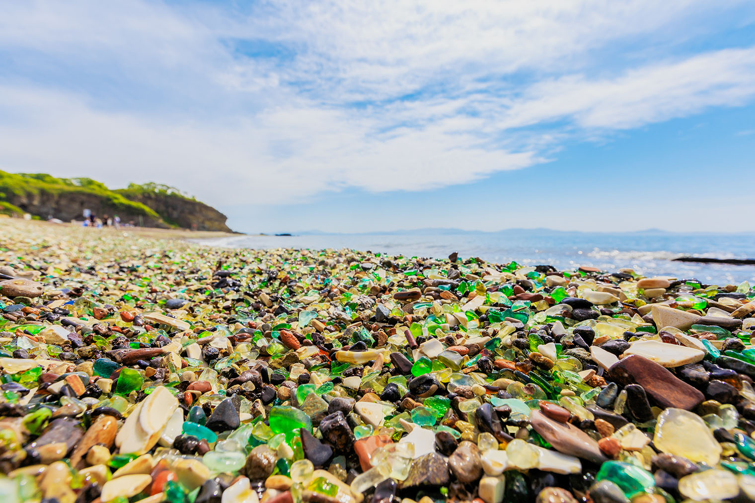 Стеклянный пляж. Фотография: Alexander Khitrov / Shutterstock / FOTODOM