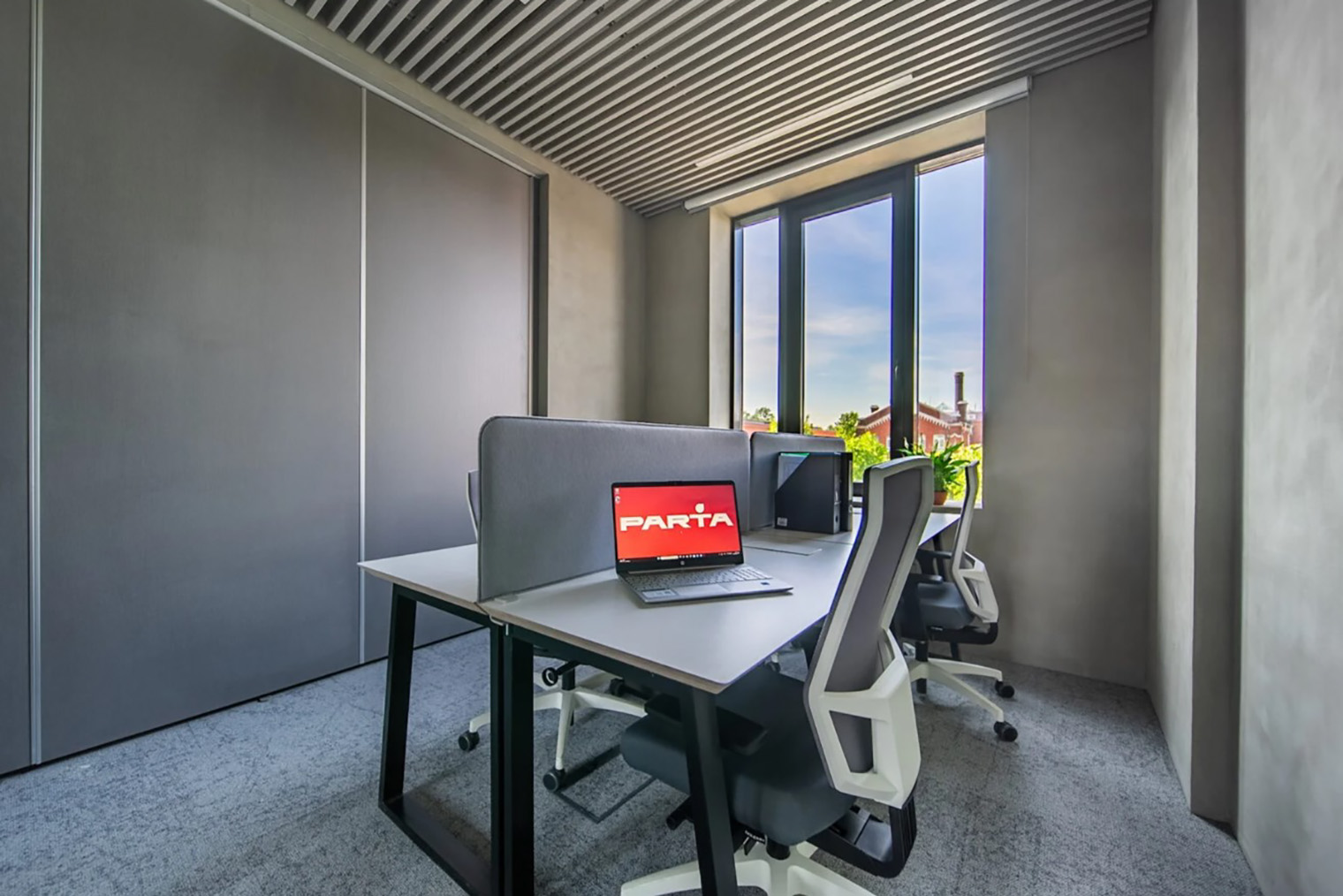 В коворкинге можно арендовать офис на несколько человек. Источник: parta-works.ru