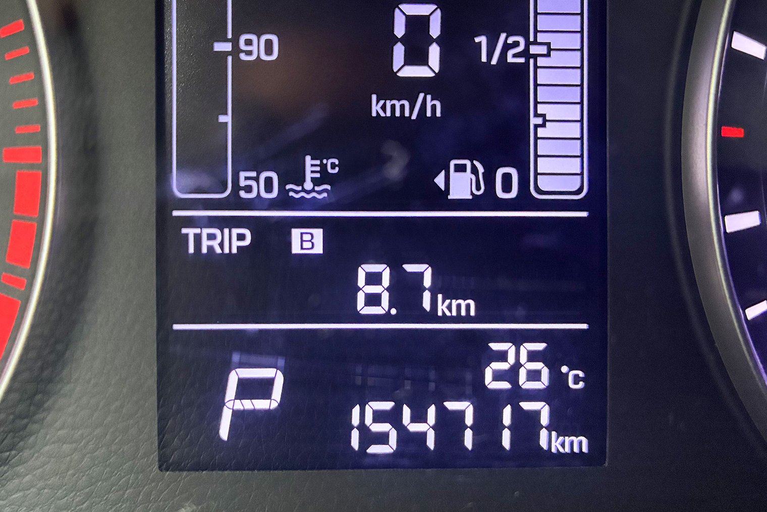 Суточный пробег TRIP — 8,7 км, общий ODO — 154 717 км. © Эдуард Солодин
