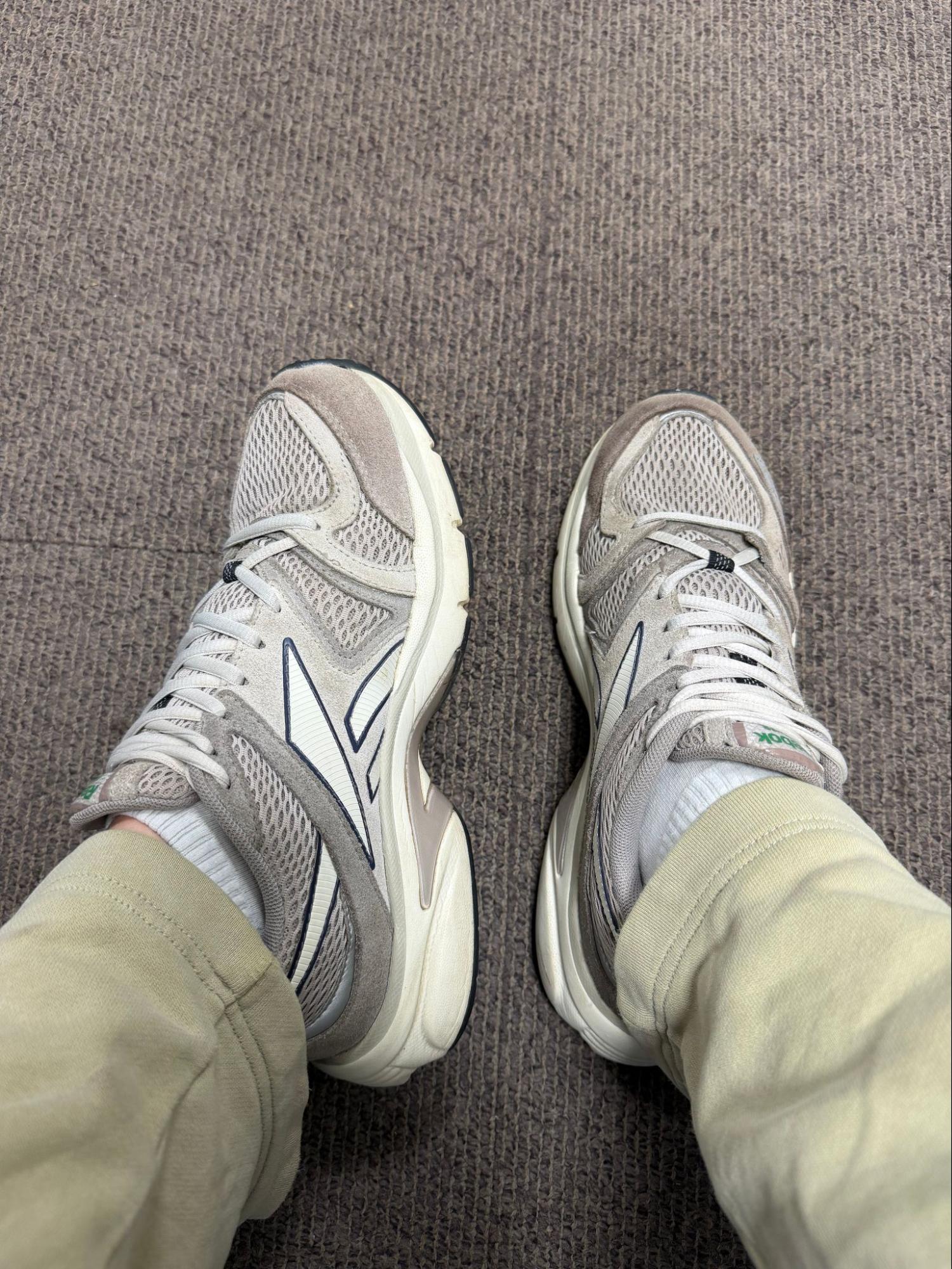 Reebok Premier Road Plus VI — более дешевая альтернатива дорогим и таким желанным New Balance 530. © Из личного архива героини