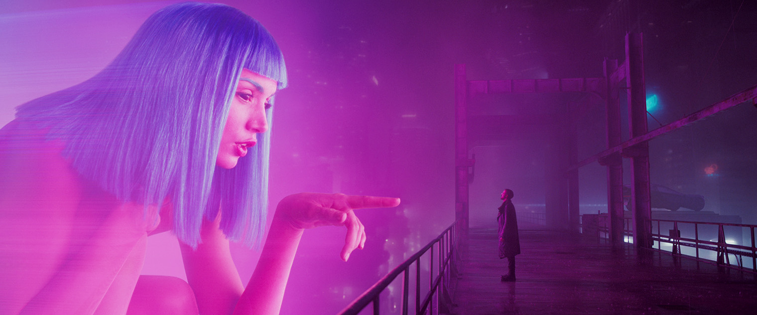 Кадры из фильма «Бегущий по лезвию 2049». Эти скриншоты сделаны в SDR, поэтому всю полноту эффекта понять невозможно. Кадр: Warner Bros