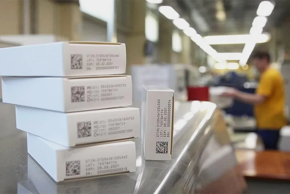 Код Data Matrix обычно размещен на боковой части упаковки лекарства. Источник: pharmvestnik.ru