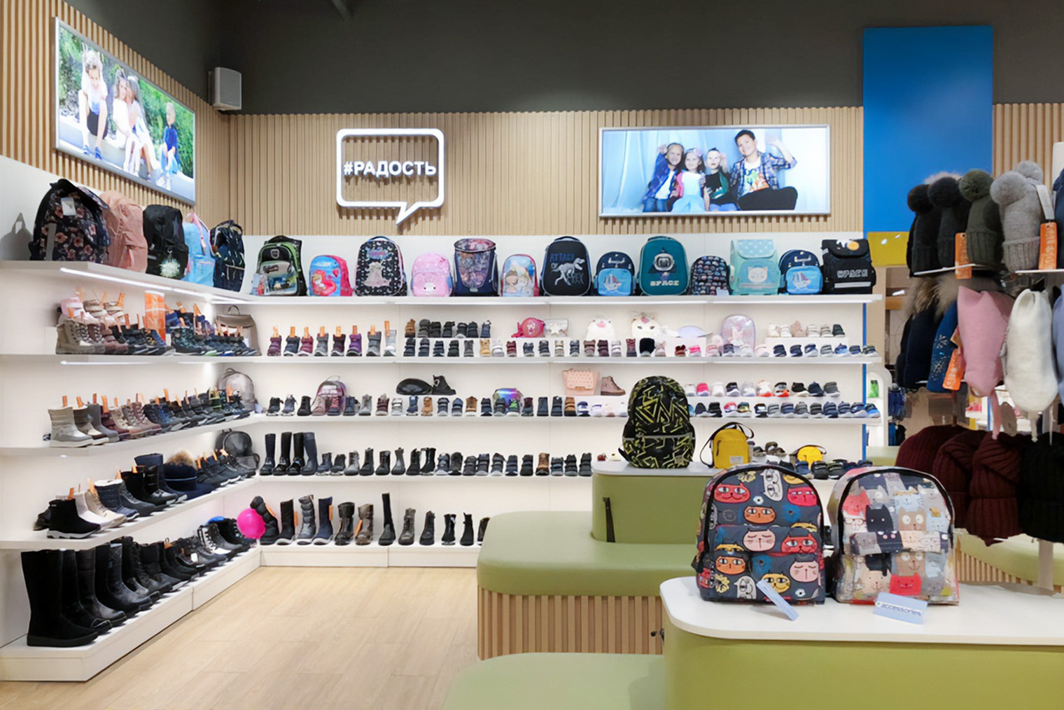 Так выглядят полки в фирменных магазинах «Котофей». Источник: kotofey.ru