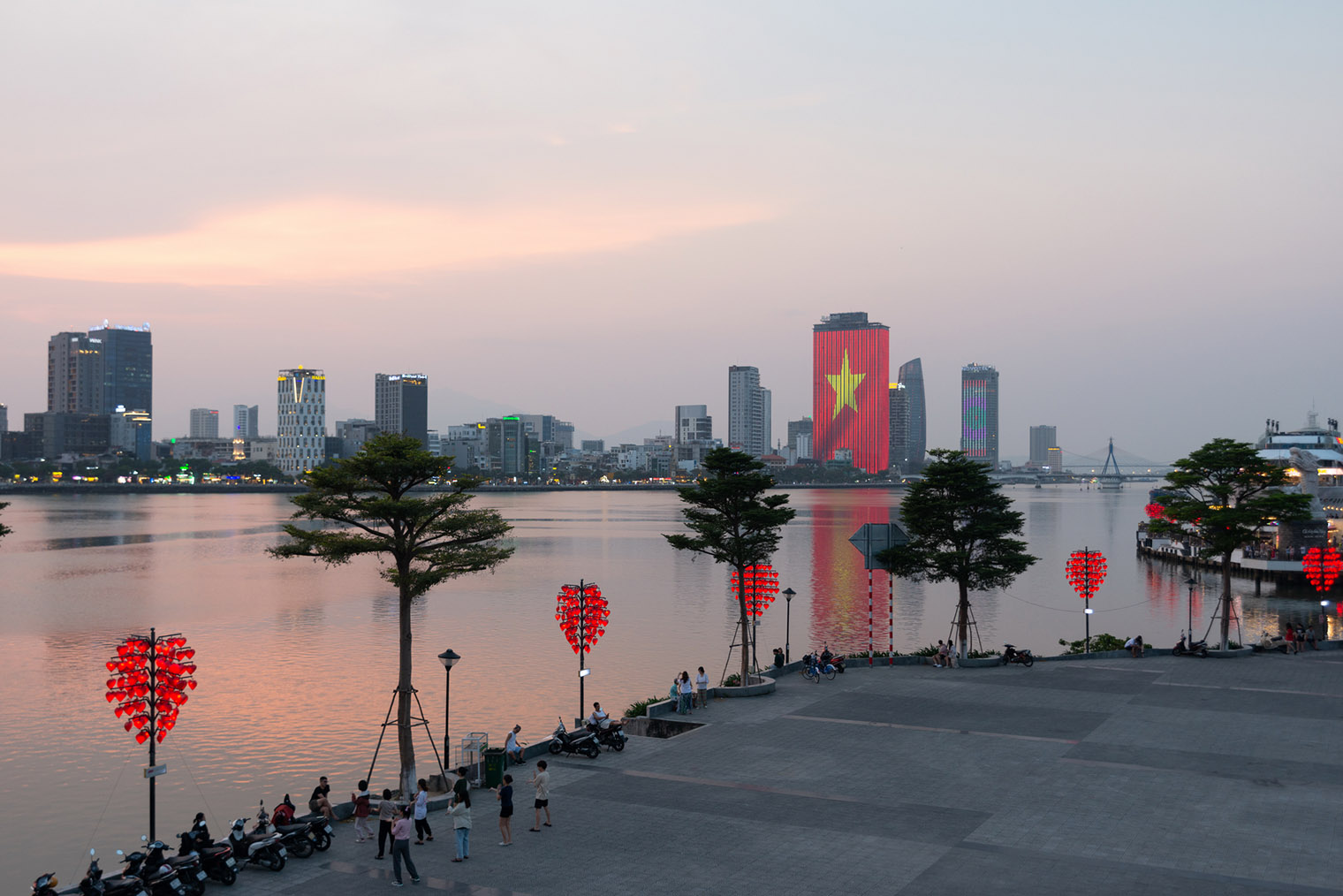 Завораживающий вид на город и реку Хан