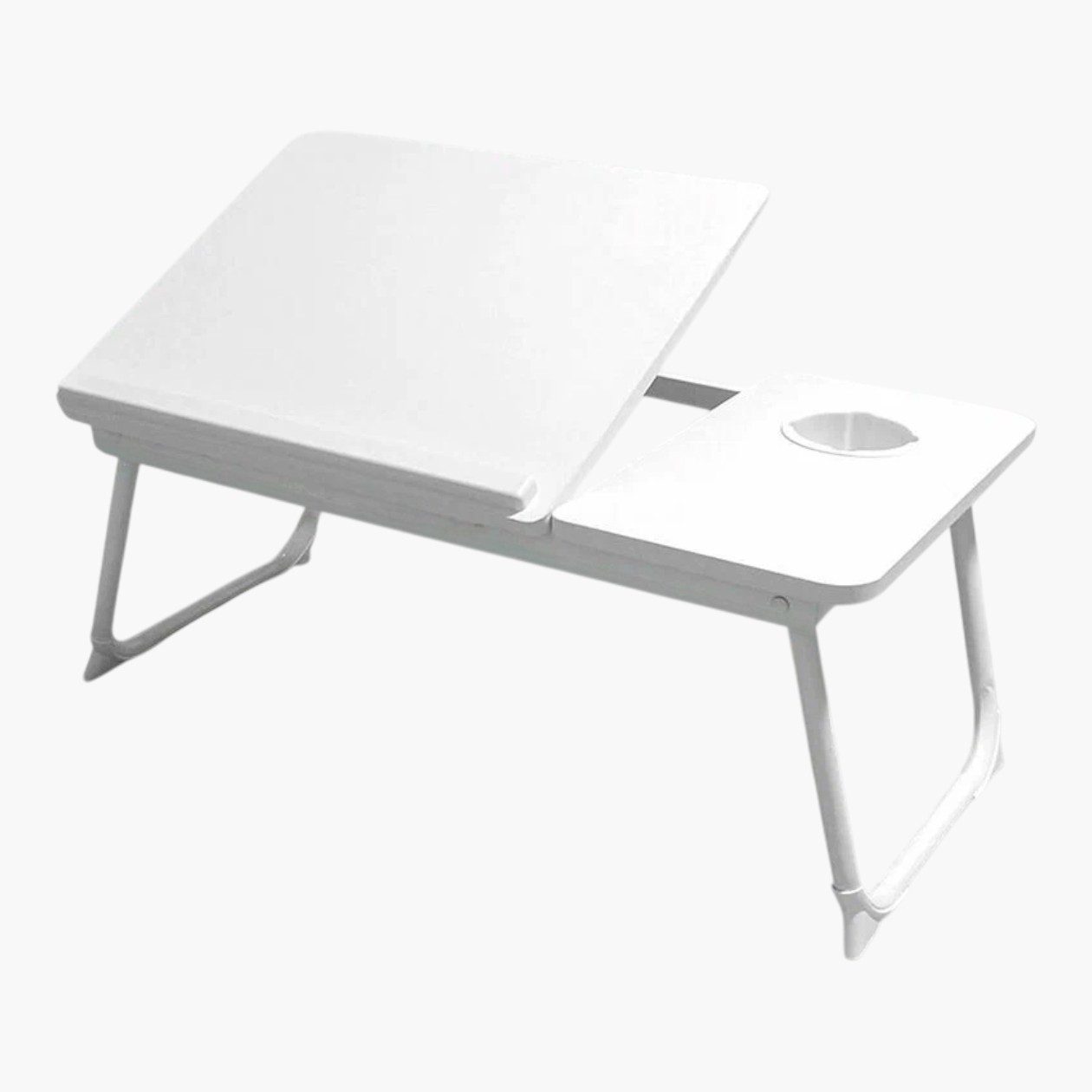 Стол-подставка для ноутбука пригодится, если часто работаете лежа. Когда нужно что-то напечатать, можно изменить наклон столешницы на удобный для набора. Учитывайте размеры тела при покупке — нужно, чтобы ножки доставали до кровати и подставка не лежала на ногах