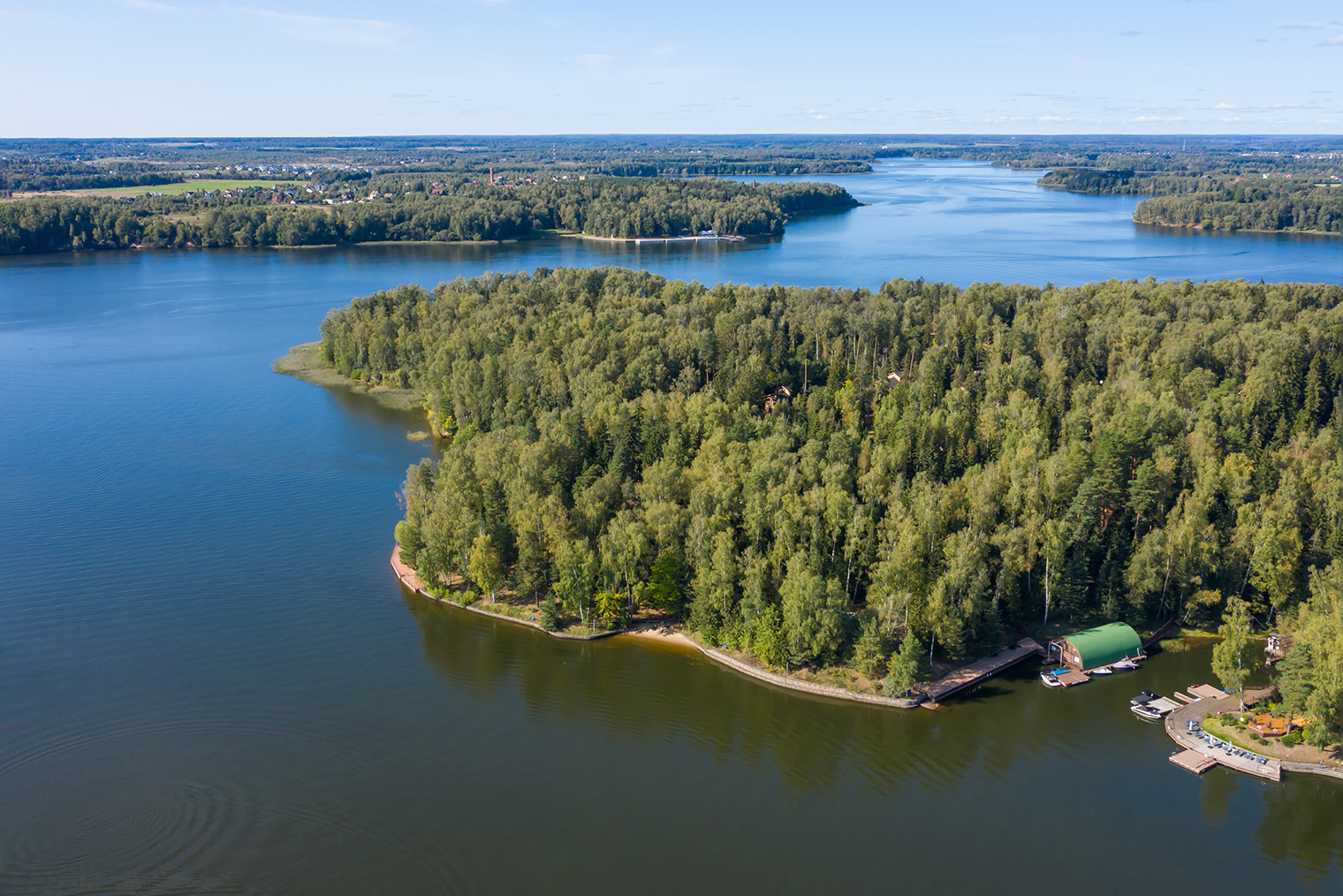 Виды на водохранилище. Фотография: Vitaly Dudkin / Shutterstock / FOTODOM