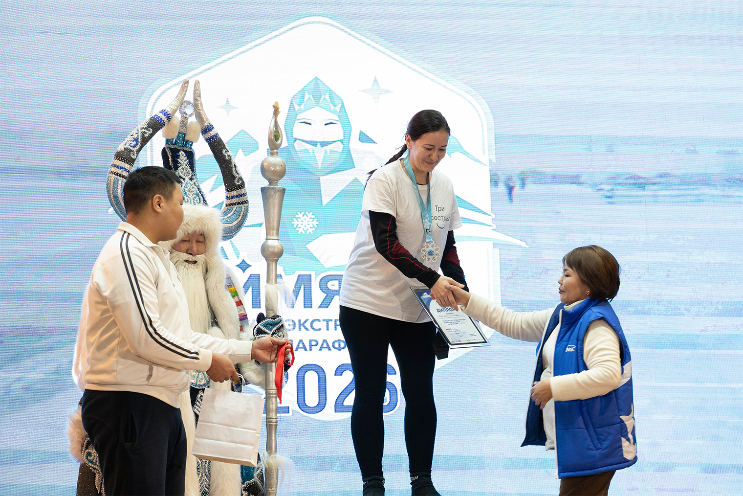 Мое первое в жизни награждение на сцене. © Ксения Матвейшина