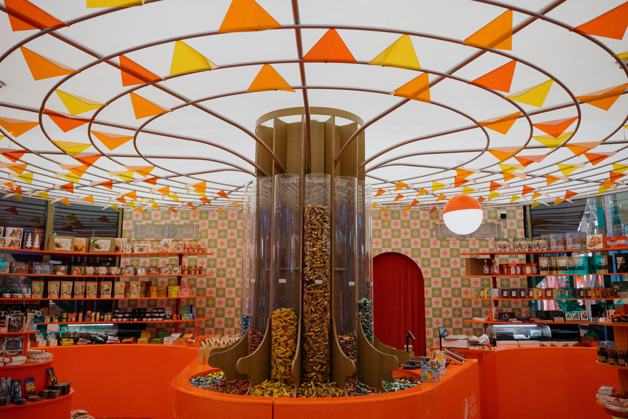 В «Коробке конфет» продают пряники, которые можно самостоятельно расписать. Краски — внутри набора